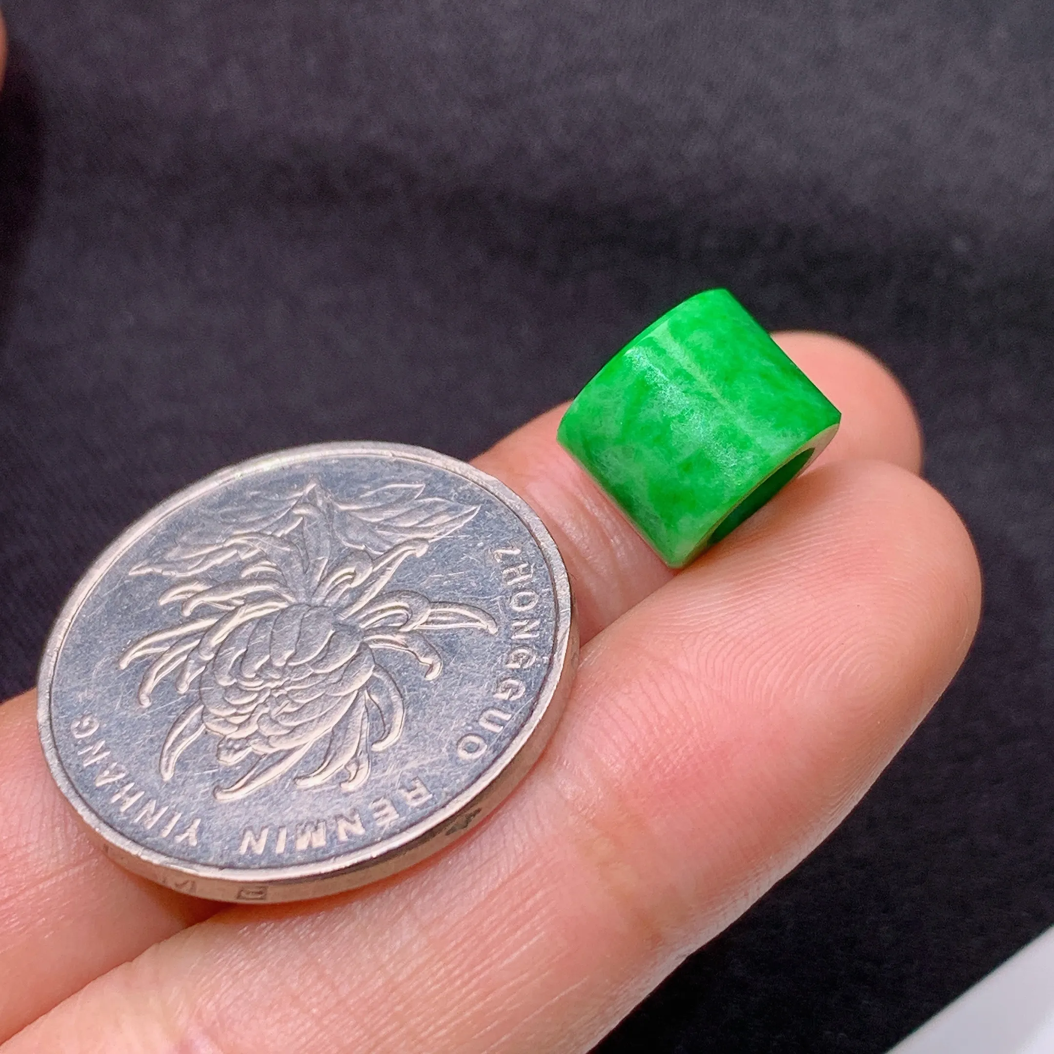 冰阳绿路路通，镶嵌佳品，冰润色阳，种水足，Xyg整体尺寸8.4*10.2*2