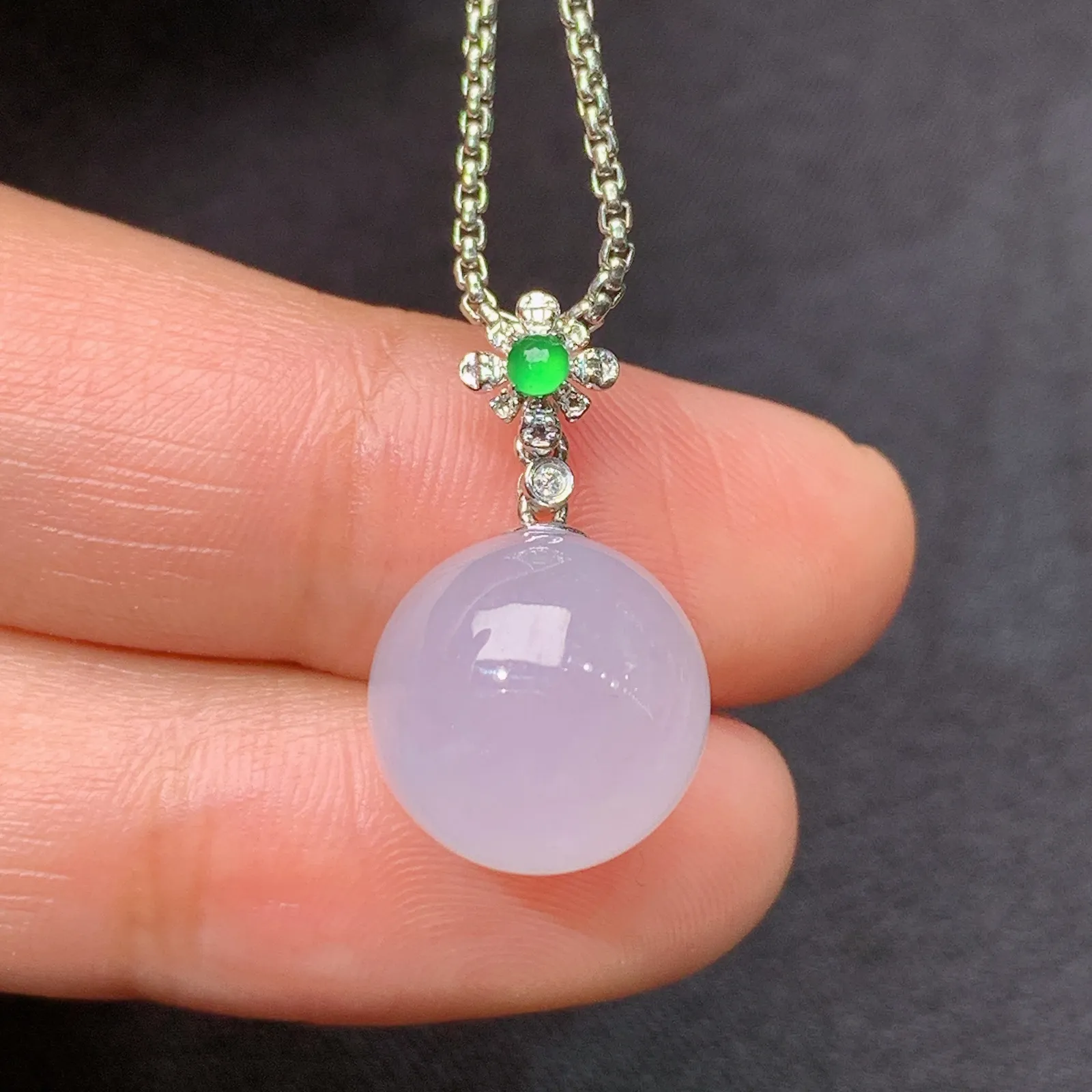 淡紫罗兰圆珠吊坠，18k金镶嵌，温润细腻，颜色鲜甜，By1 尺寸19.6*10.9