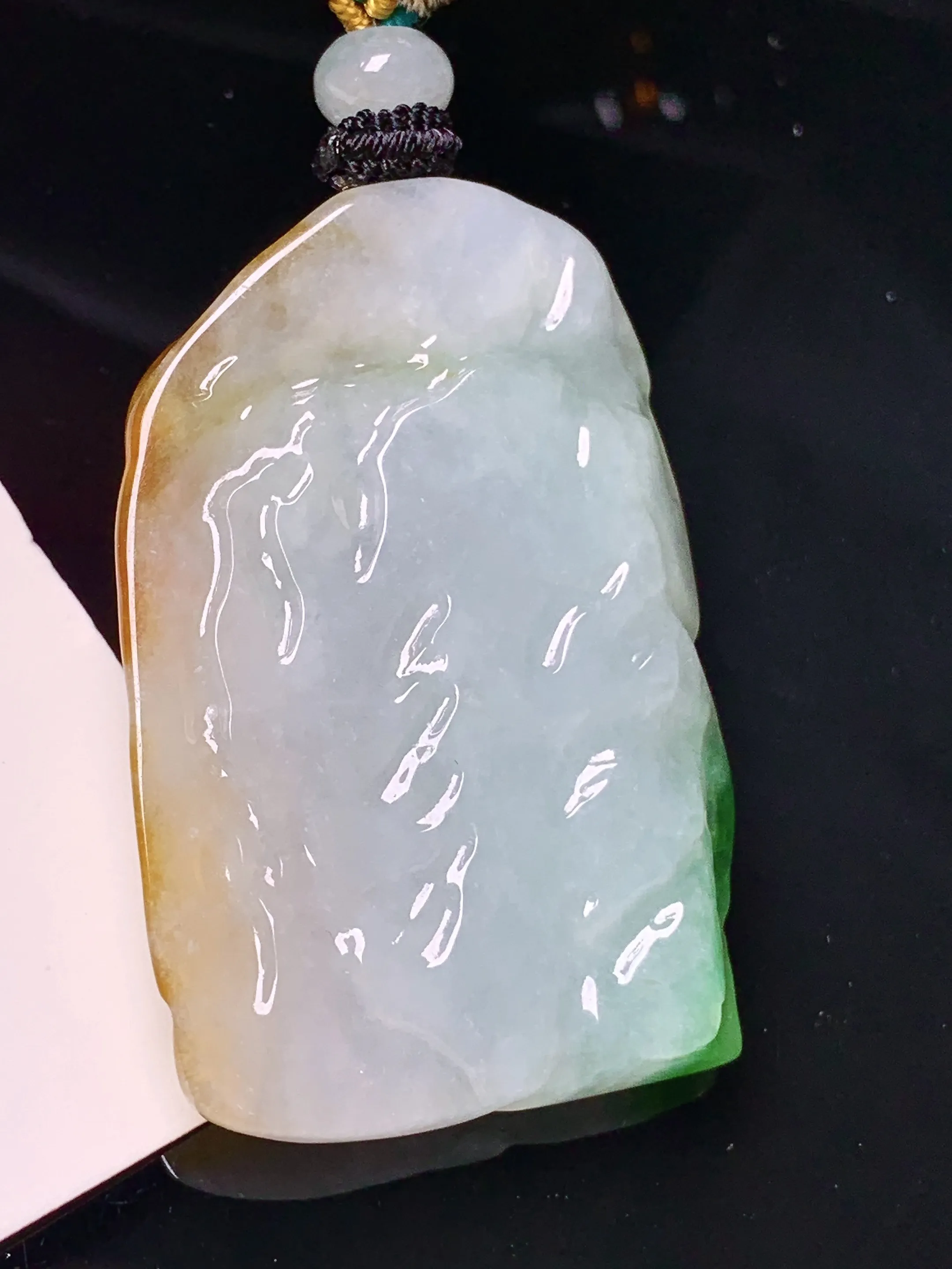 飘黄绿悟道吊坠 玉质细腻 水润亮眼 色泽艳丽 整体尺寸42.3*28.6*6