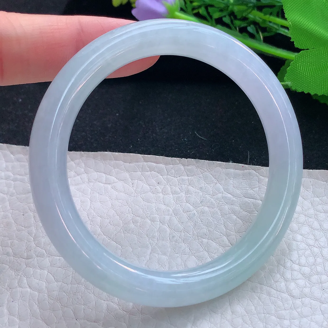 jm自然光56*9美人镯 翡翠a货玉手镯冰胶淡春带彩圆条玉手环 叮当镯