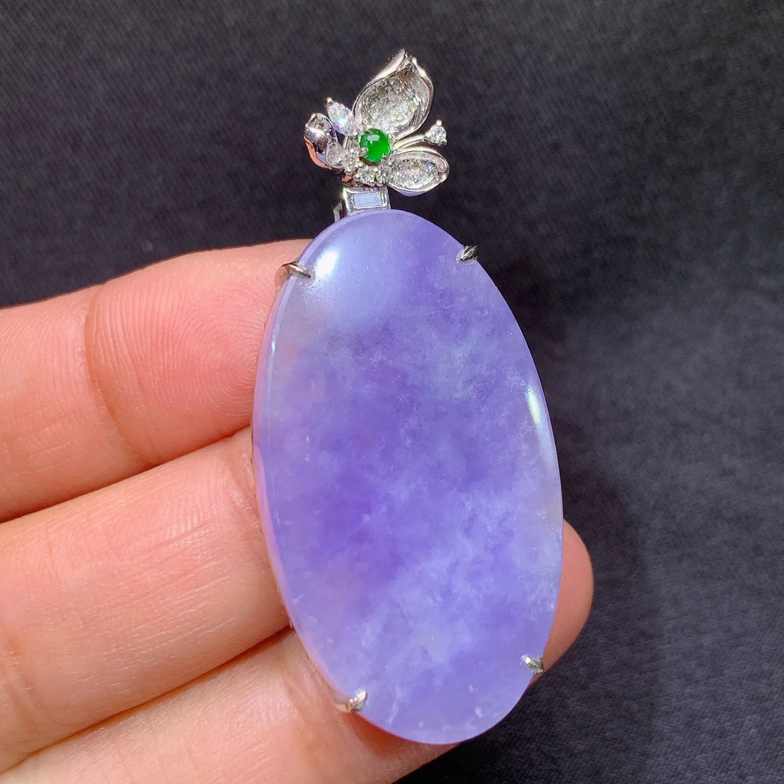 紫罗兰圆牌吊坠，18k金镶嵌，温润细腻，色泽浓郁，种水足，Xu 尺寸46.7*20.5*6.6