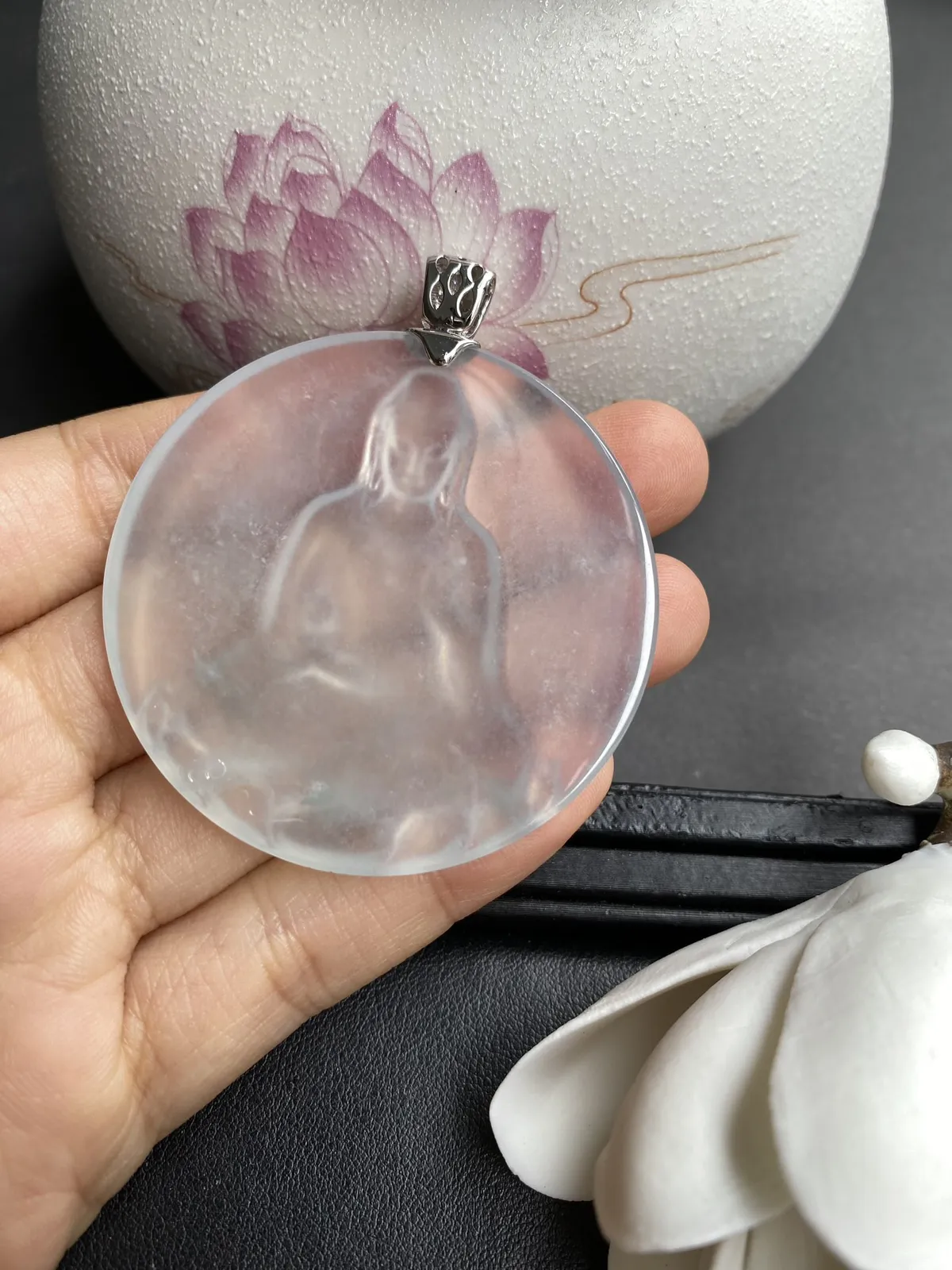 加龙作品-持莲观音，裸石52.4x5.7mm，雕工精湛，水润通透