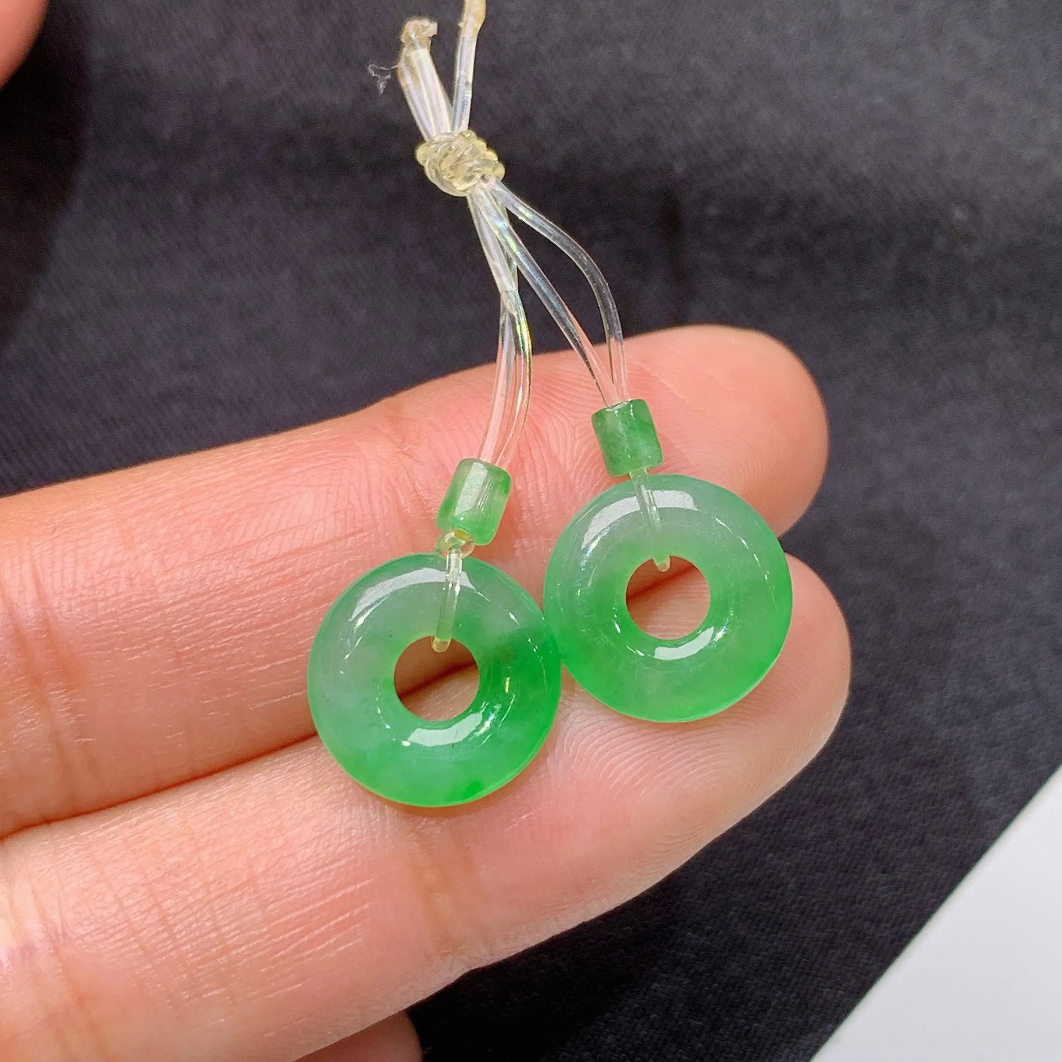 冰飘绿甜甜圈一对，镶嵌佳品，冰润色阳，种水足 Fuy整体尺寸11.5*2.5