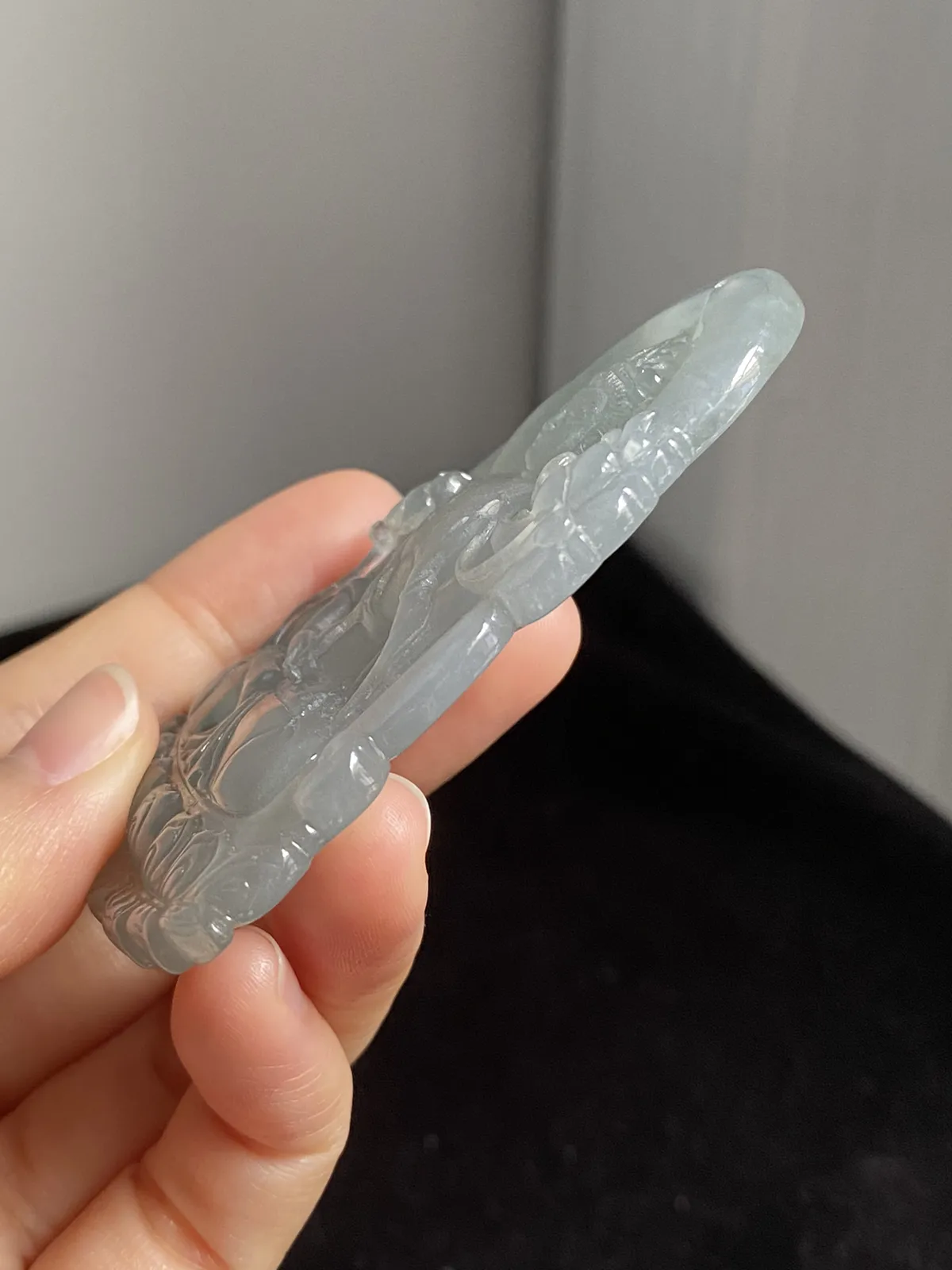 翡翠冰糯种淡绿色吊坠