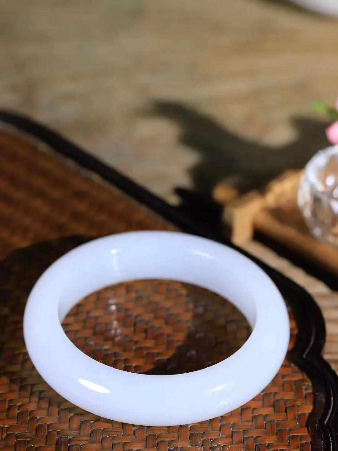 【腕间柔情.手镯】   

收藏级臻品️和田玉白玉手镯 玉质温润细腻 油性十足 古朴秀雅 轻抚岁月