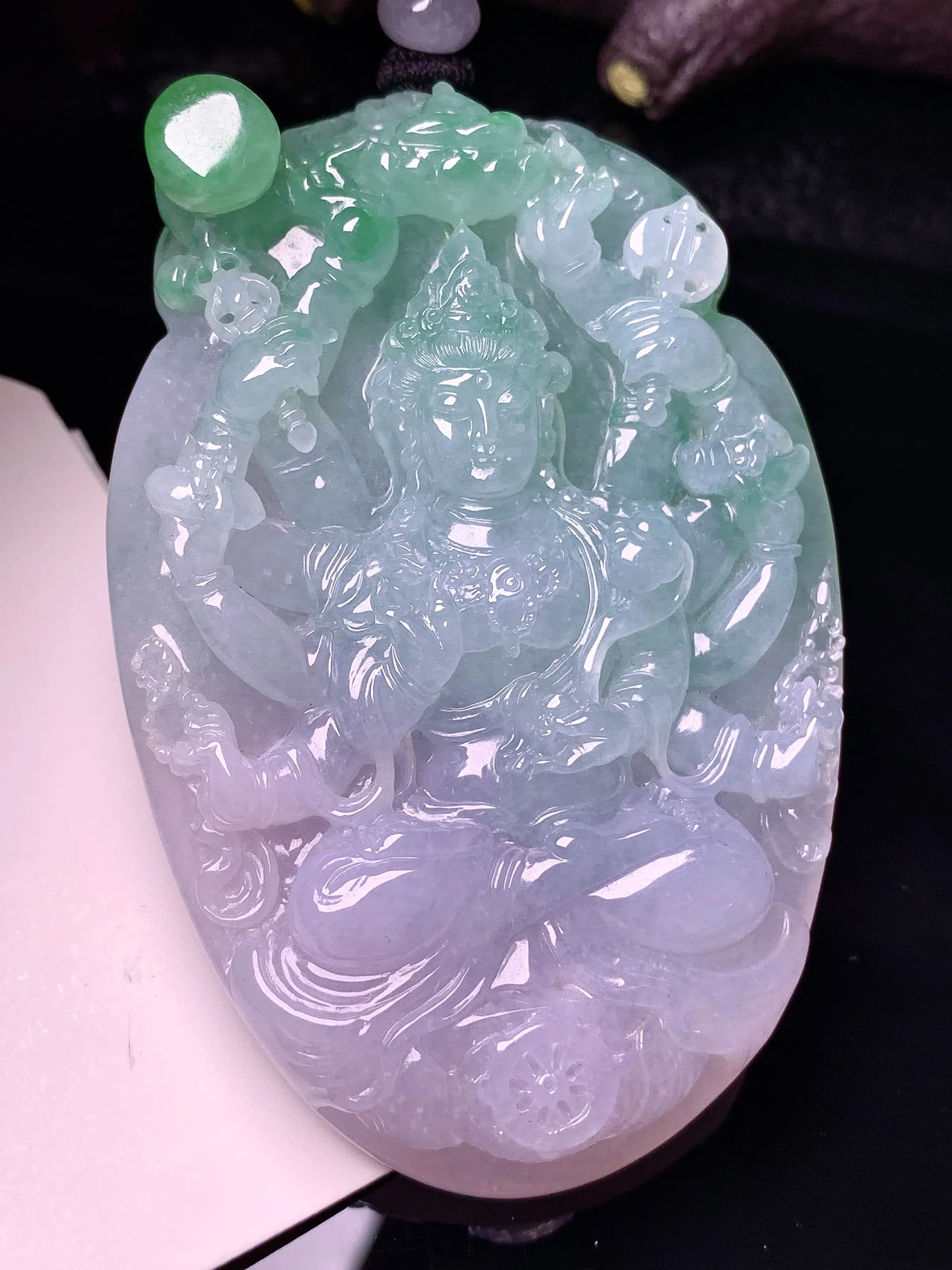 淡紫罗兰飘绿千手观音菩萨吊坠 玉质细腻 水润亮眼 色泽艳丽 整体尺寸70.6*47*11.6