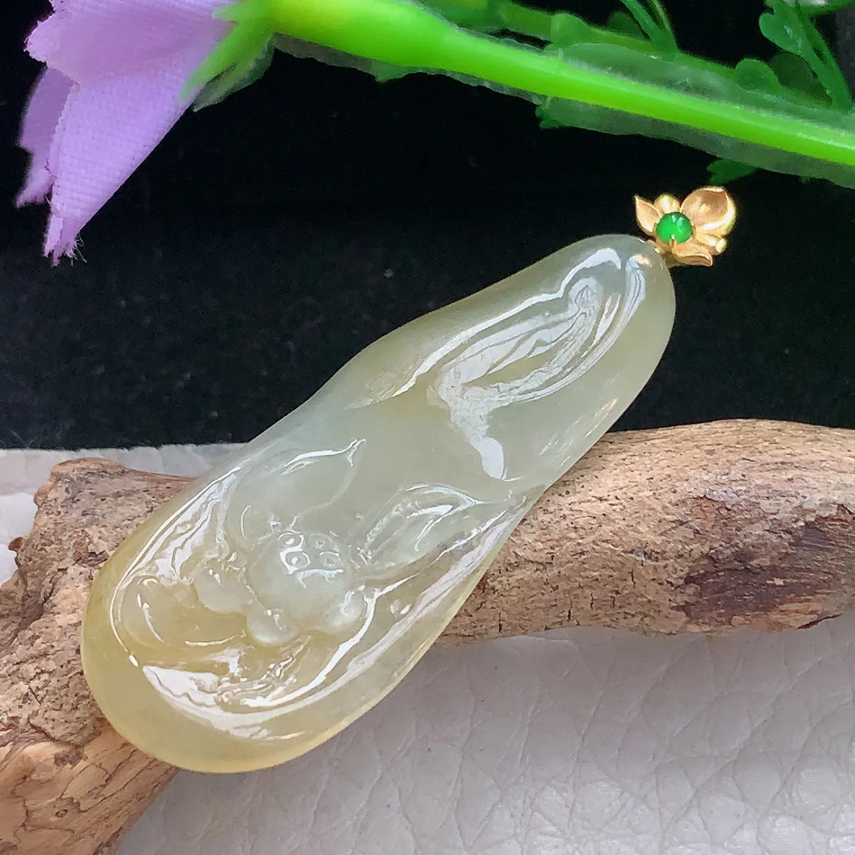 x54自然光45*15.5*5精美翡翠a货冰润冰清玉洁玉吊坠 玉挂件