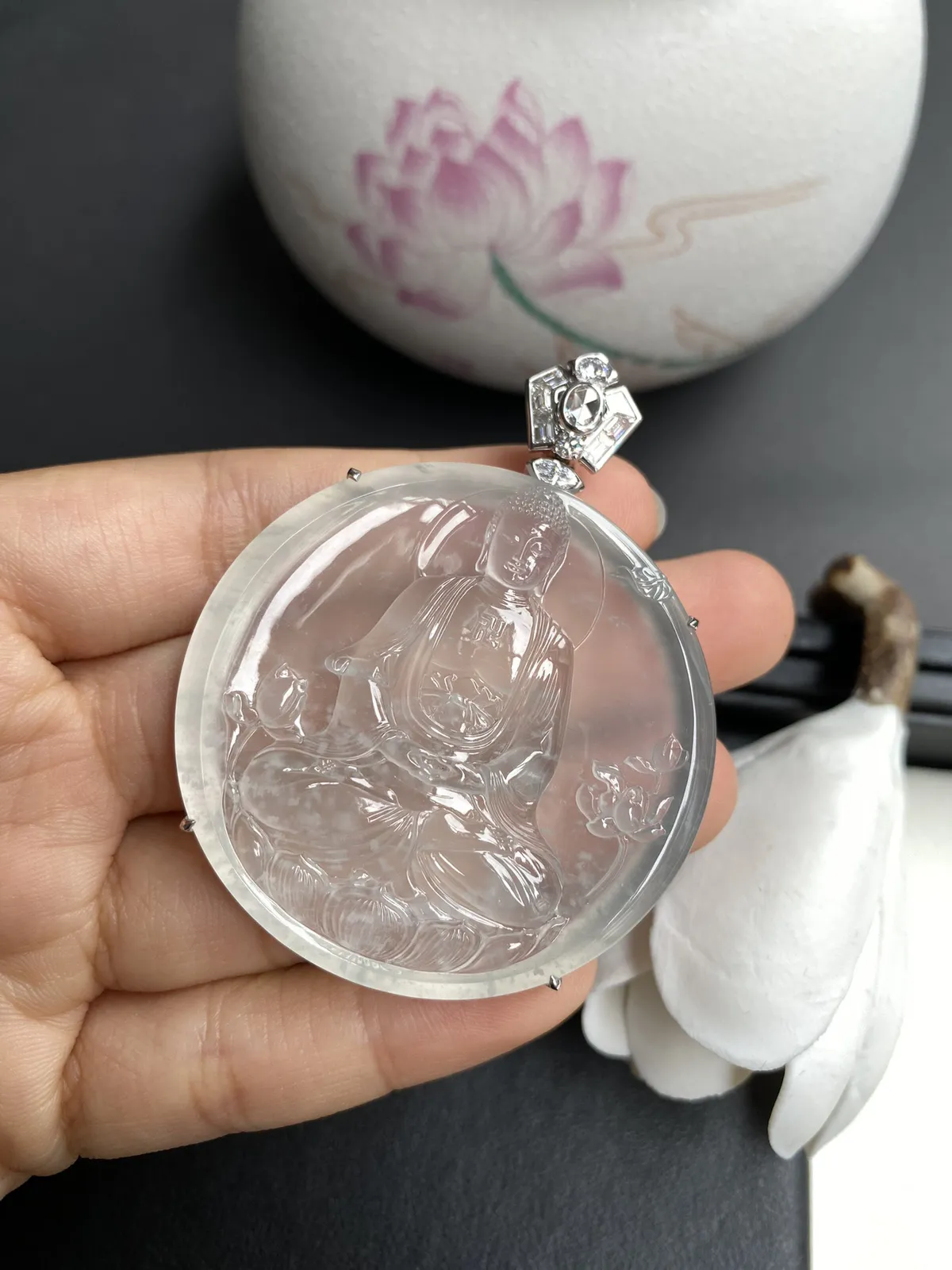 加龙作品-佛光普照，整体63.6x49.3x8.4裸石49.3x48.6x6mm，雕工精湛，水润通透