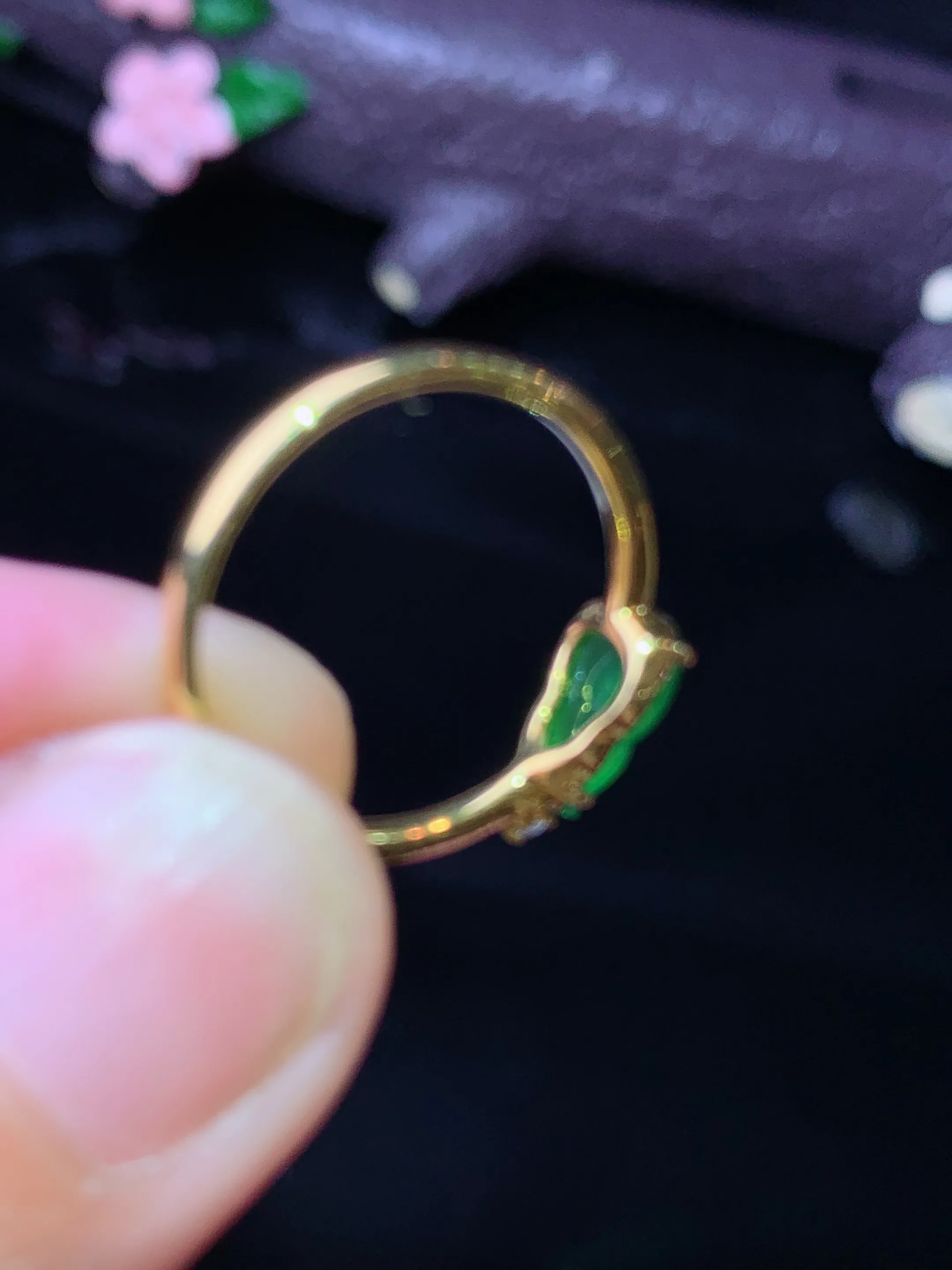 18k金钻镶嵌翠绿葫芦戒指 玉质细腻 水润亮眼 色泽艳丽 圈口10.5 裸石尺寸8*5.2*2.5