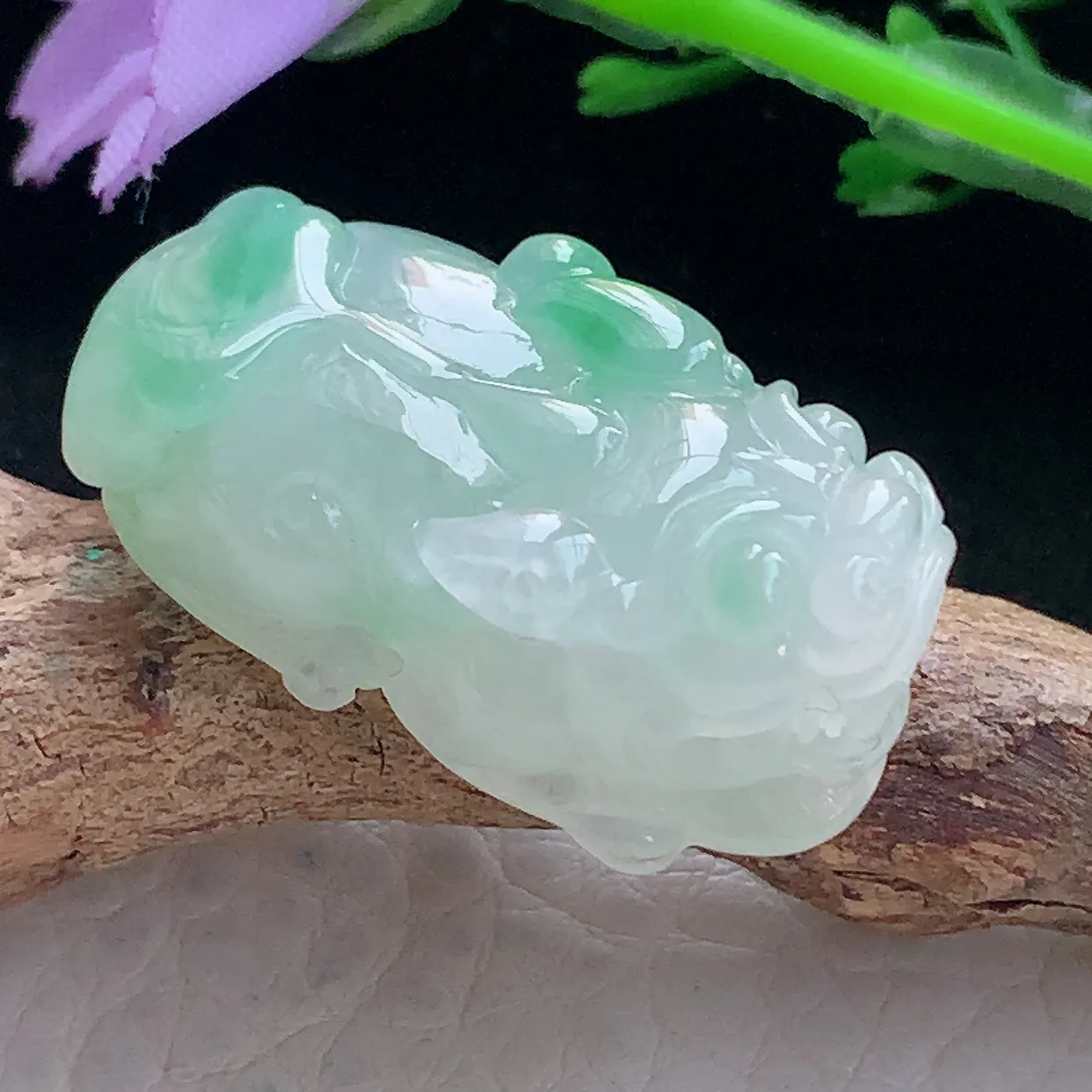 x54自然光30*15.6*12精美翡翠a货冰飘绿招财貔貅 玉皮休玉吊坠 玉挂件