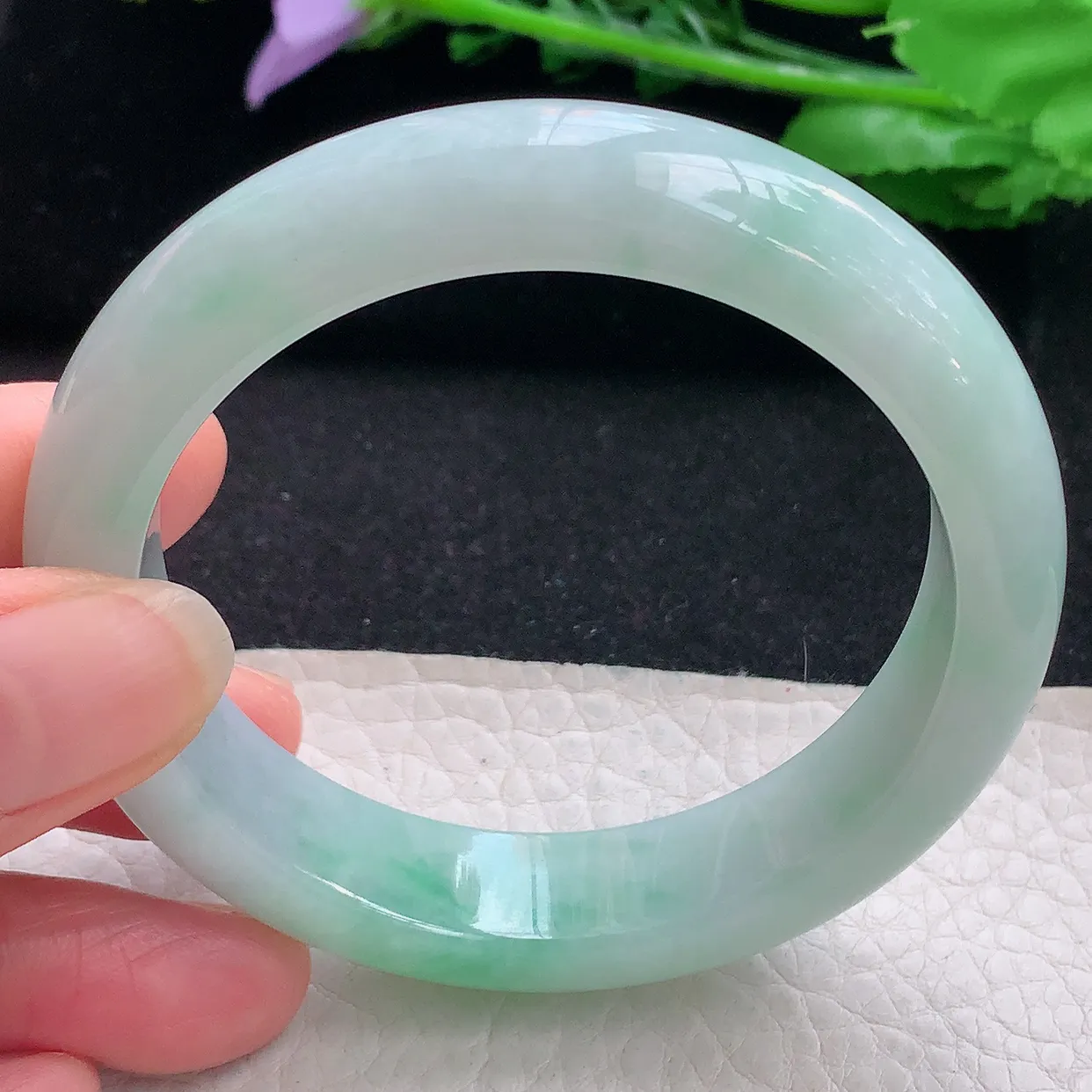 js自然光56*13.5*8.6平安镯 翡翠a货玉手镯飘绿宽边珠宝玉手环