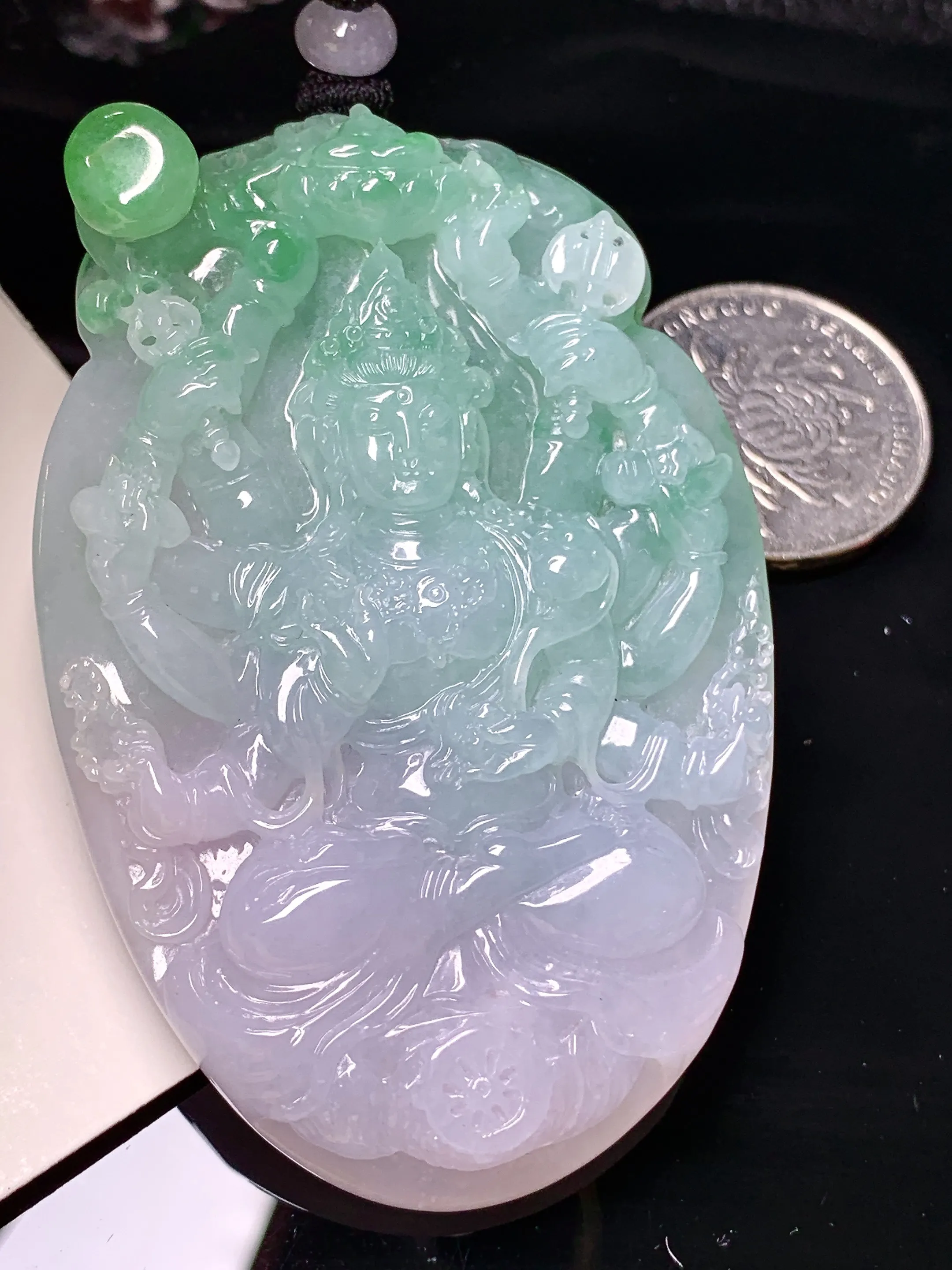 淡紫罗兰飘绿千手观音菩萨吊坠 玉质细腻 水润亮眼 色泽艳丽 整体尺寸70.6*47*11.6