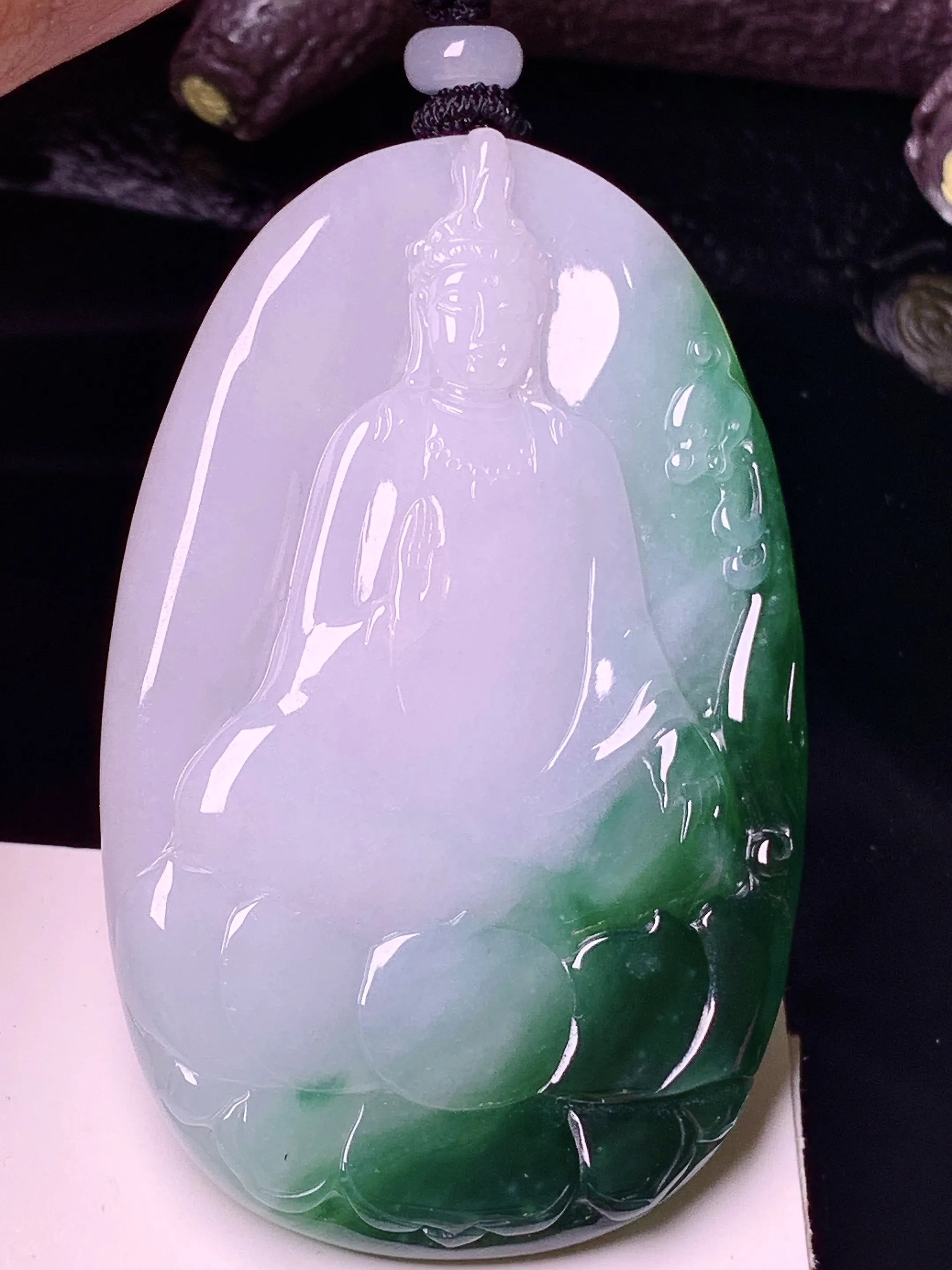 飘绿观音吊坠 玉质细腻 水润亮眼 色泽艳丽 整体尺寸62.8*40*5.2