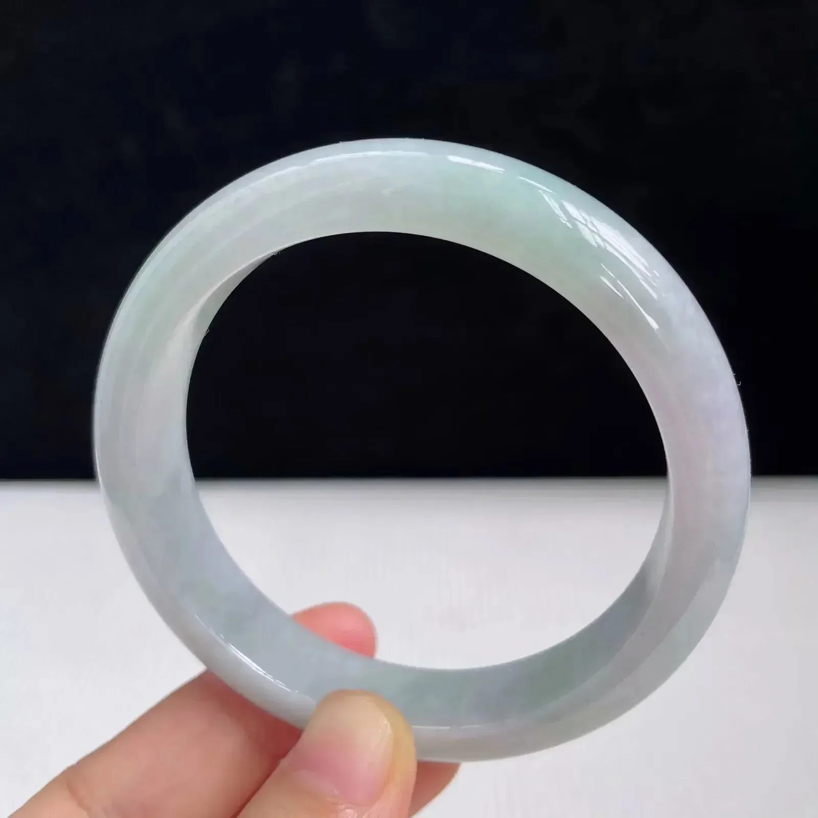 55.5mm自然光拍摄天然翡翠A货好种水正圈手镯 52.02g