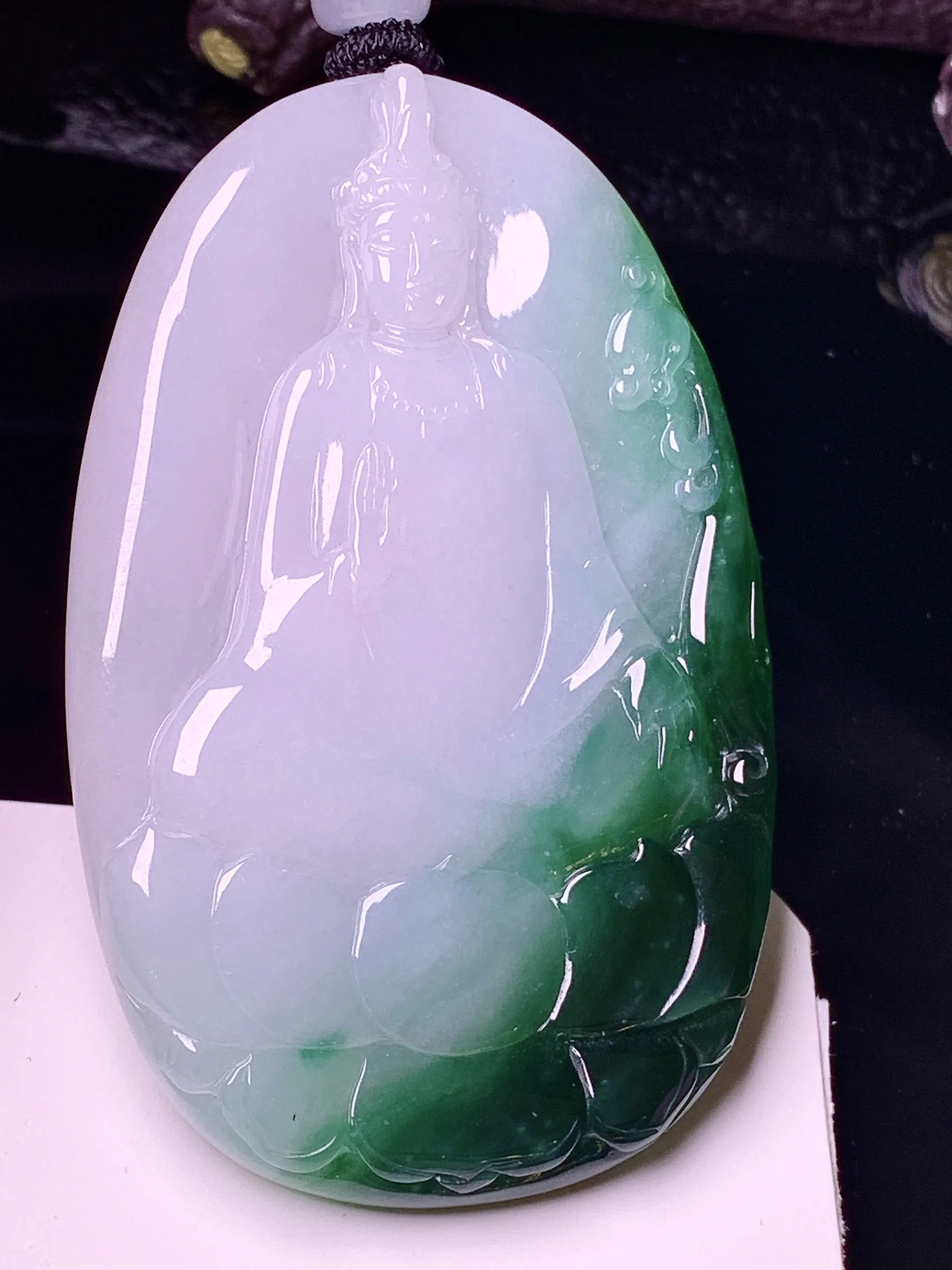 飘绿观音吊坠 玉质细腻 水润亮眼 色泽艳丽 整体尺寸62.8*40*5.2