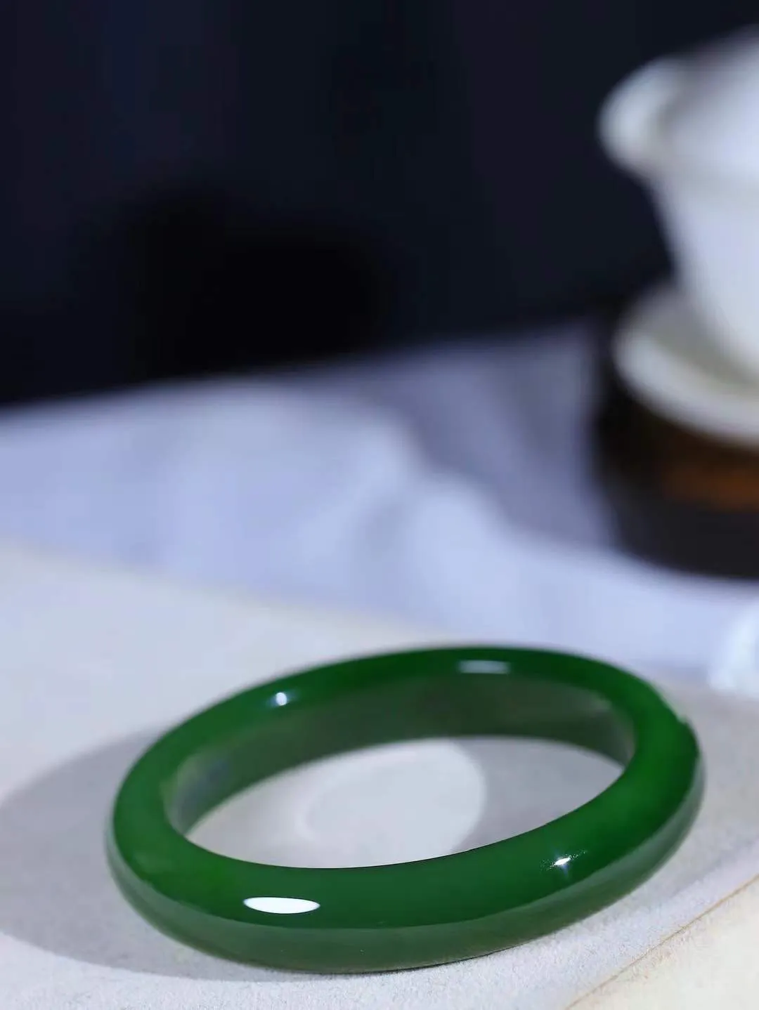 【碧波流转·手镯】

收藏级臻品️和田玉碧玉手镯，玉质细腻温润，手感舒适，️线条流畅，简约大