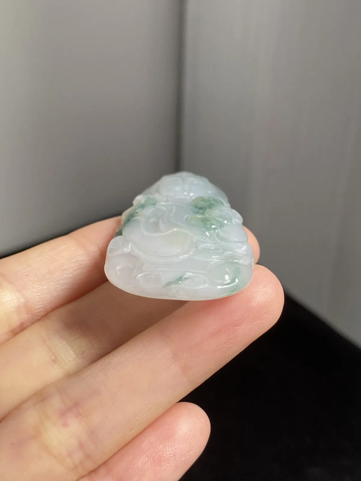 翡翠冰糯种淡绿色吊坠，印记：Au750