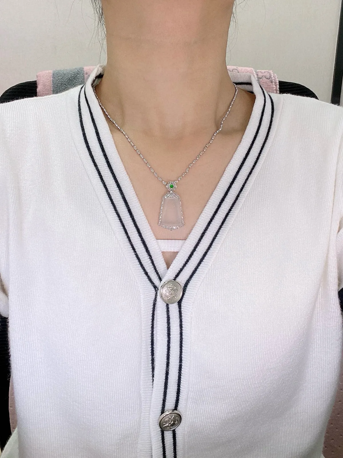 【冰种飘绿无事牌】老坑雪花棉，质地细腻，种水色俱全，冰透闪亮，18k金钻镶嵌，裸石尺寸21.5*16.2*3.3毫米