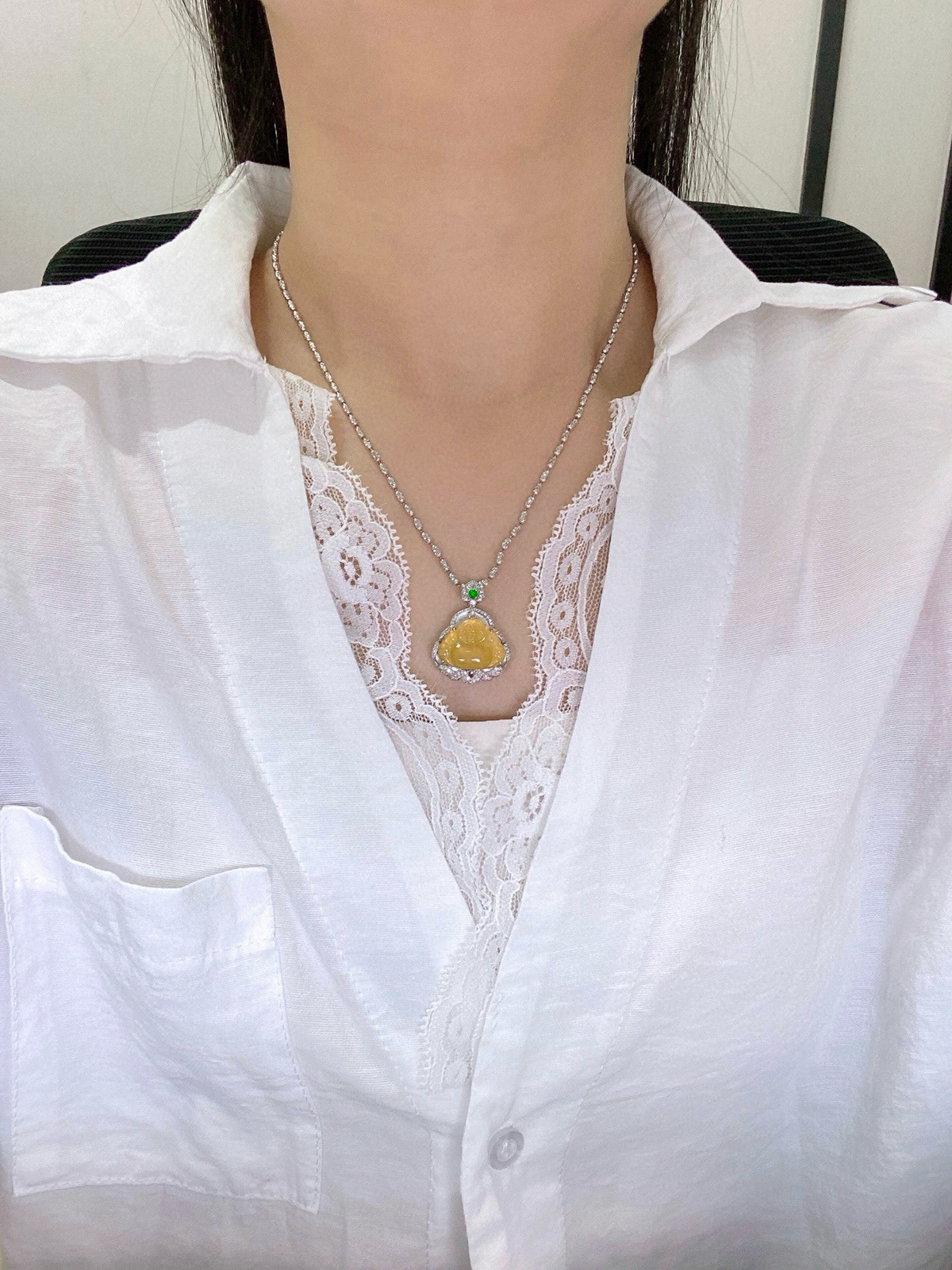 【冰种黄翡佛公】质地细腻，工艺很好，饱满圆润，笑口常开，18k金钻镶嵌，裸石尺寸13.4*17.9*2.5毫米