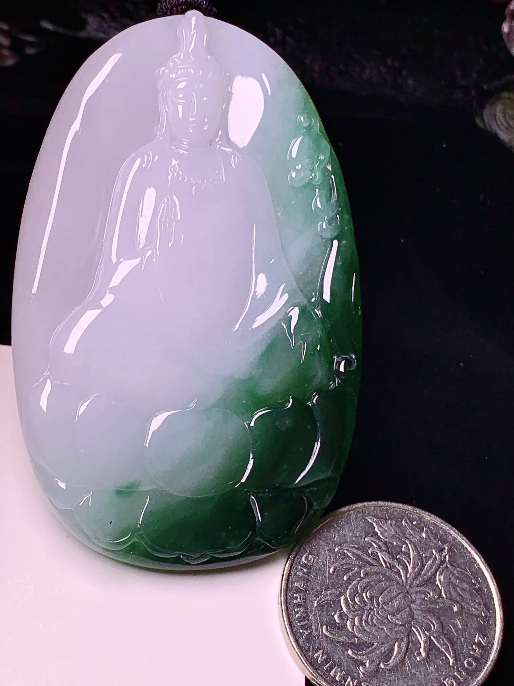 飘绿观音吊坠 玉质细腻 水润亮眼 色泽艳丽 整体尺寸62.8*40*5.2