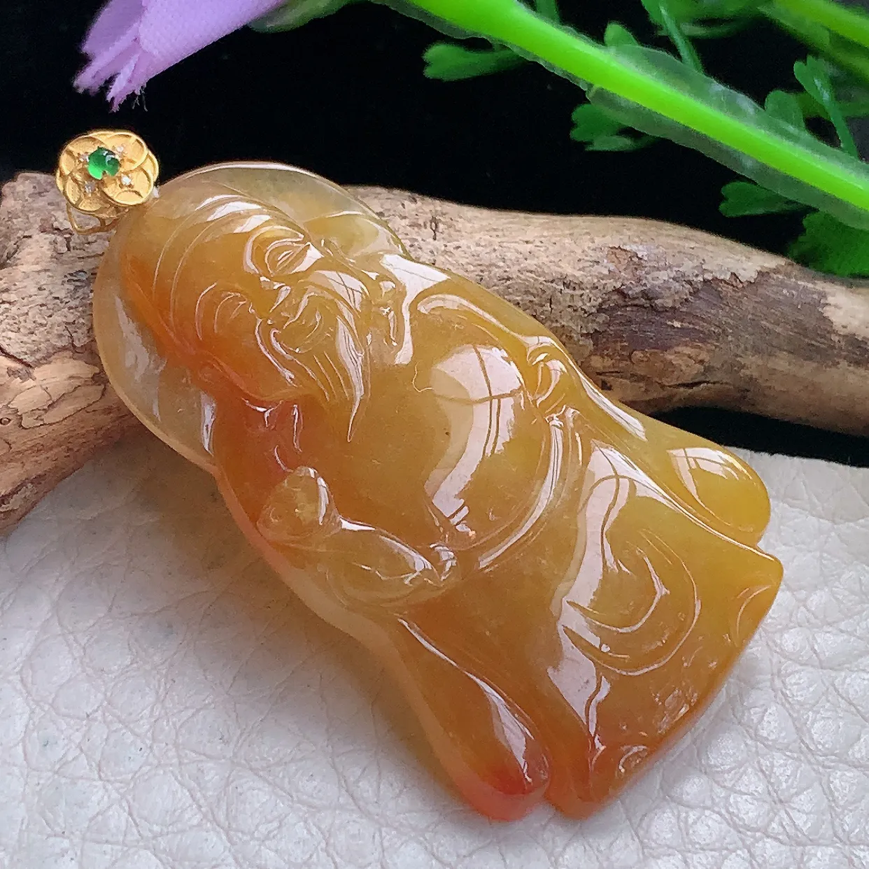 x54自然光48*25.6*4.8精美翡翠a货冰黄财神爷 财爷玉吊坠 玉挂件