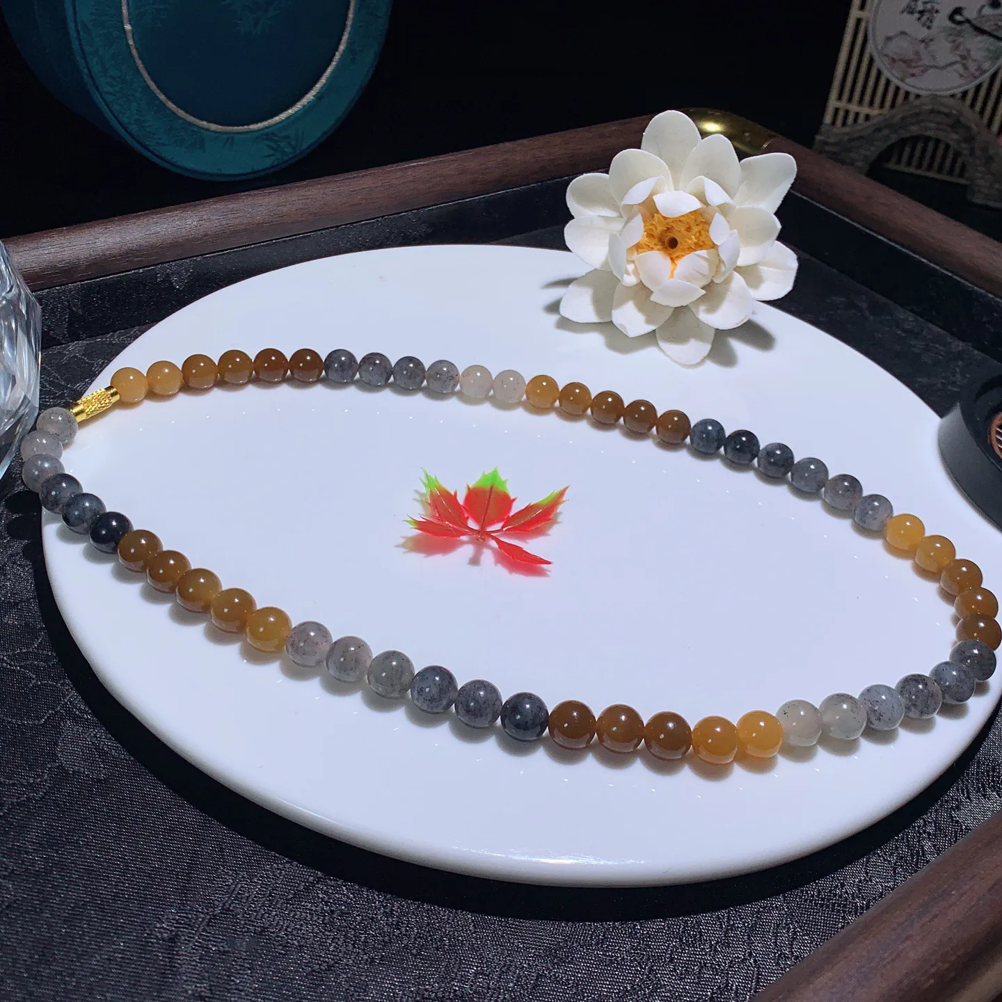 新疆和田玉楼兰三色项链。楼兰三色妈妈链。单颗尺寸8！玉质细腻油润。手推出油。佩戴高端典雅。lt251213