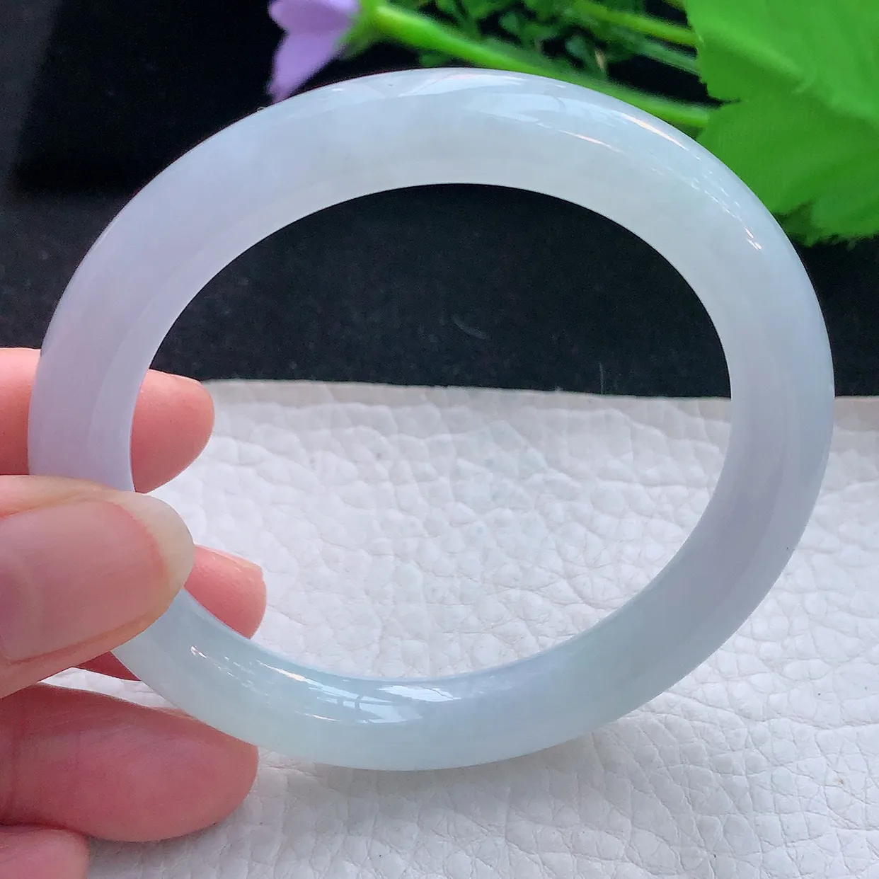 jm自然光56*9美人镯 翡翠a货玉手镯冰胶淡春带彩圆条玉手环 叮当镯