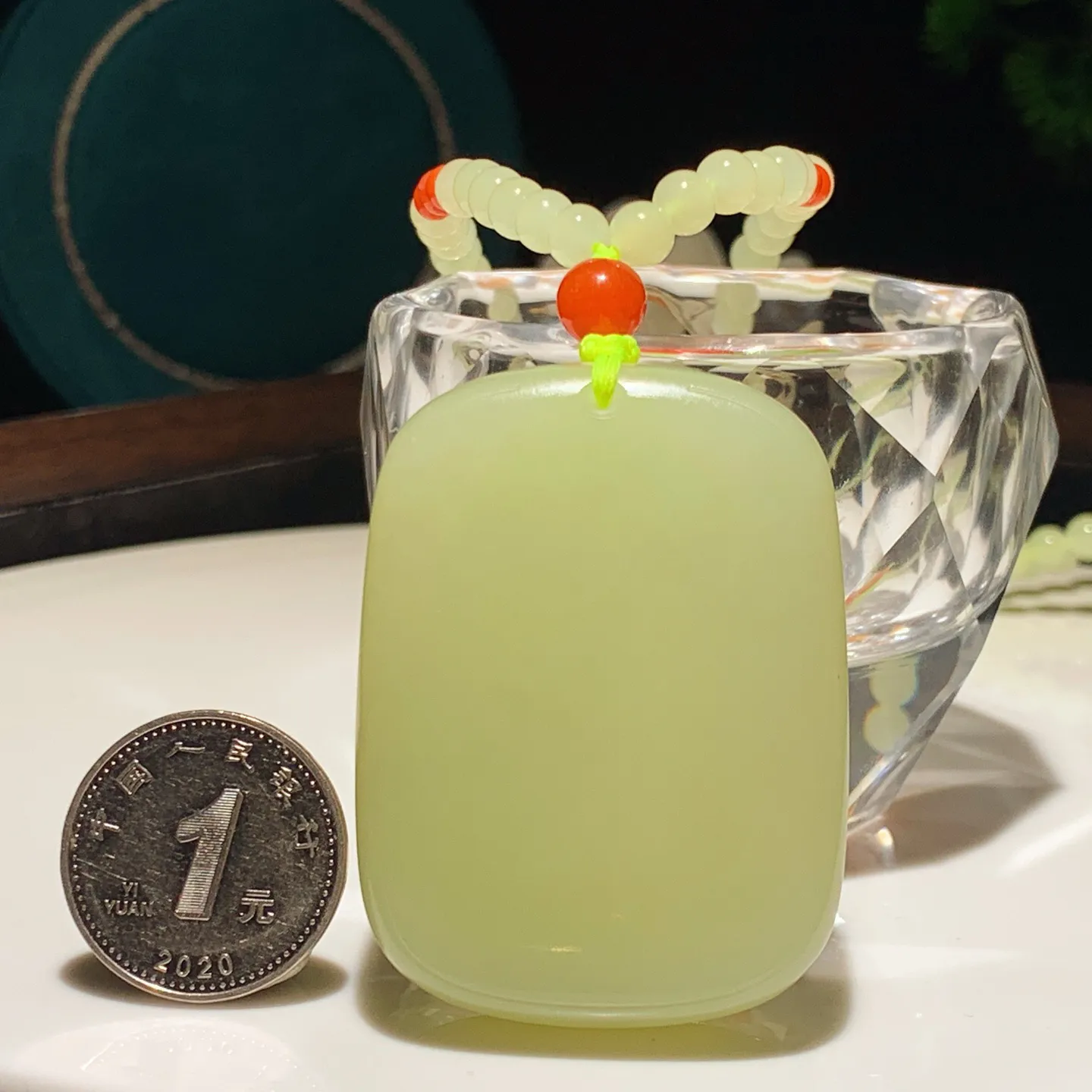 新疆和田玉若羌黄口料平安无事牌挂件。尺寸50/37/15重91克。玉质细腻油润。手推出油。佩戴高端典雅。lt251213