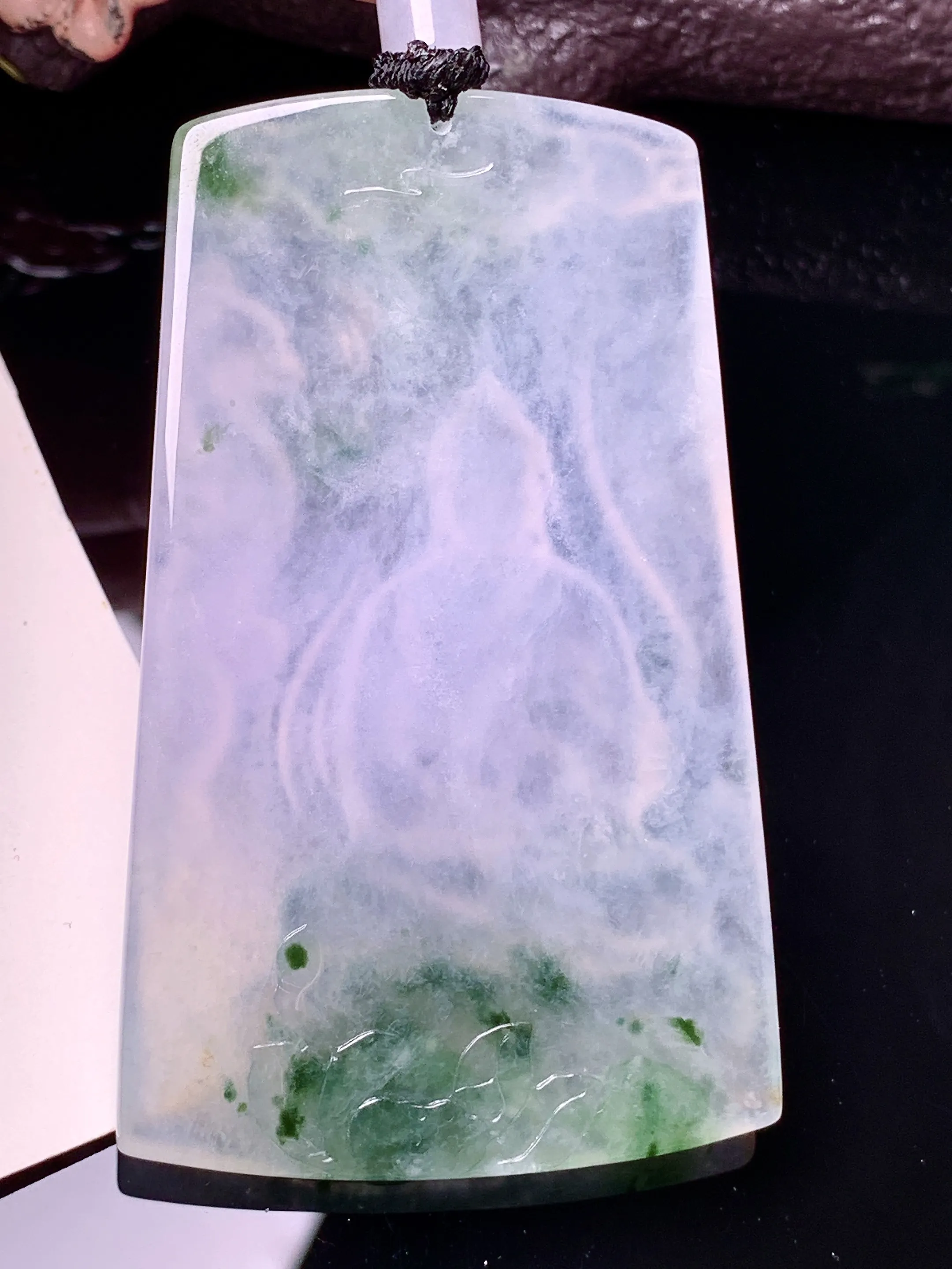 飘绿大日如来佛祖吊坠 玉质细腻 水润亮眼 色泽艳丽 整体尺寸63.2*38.8*5.6