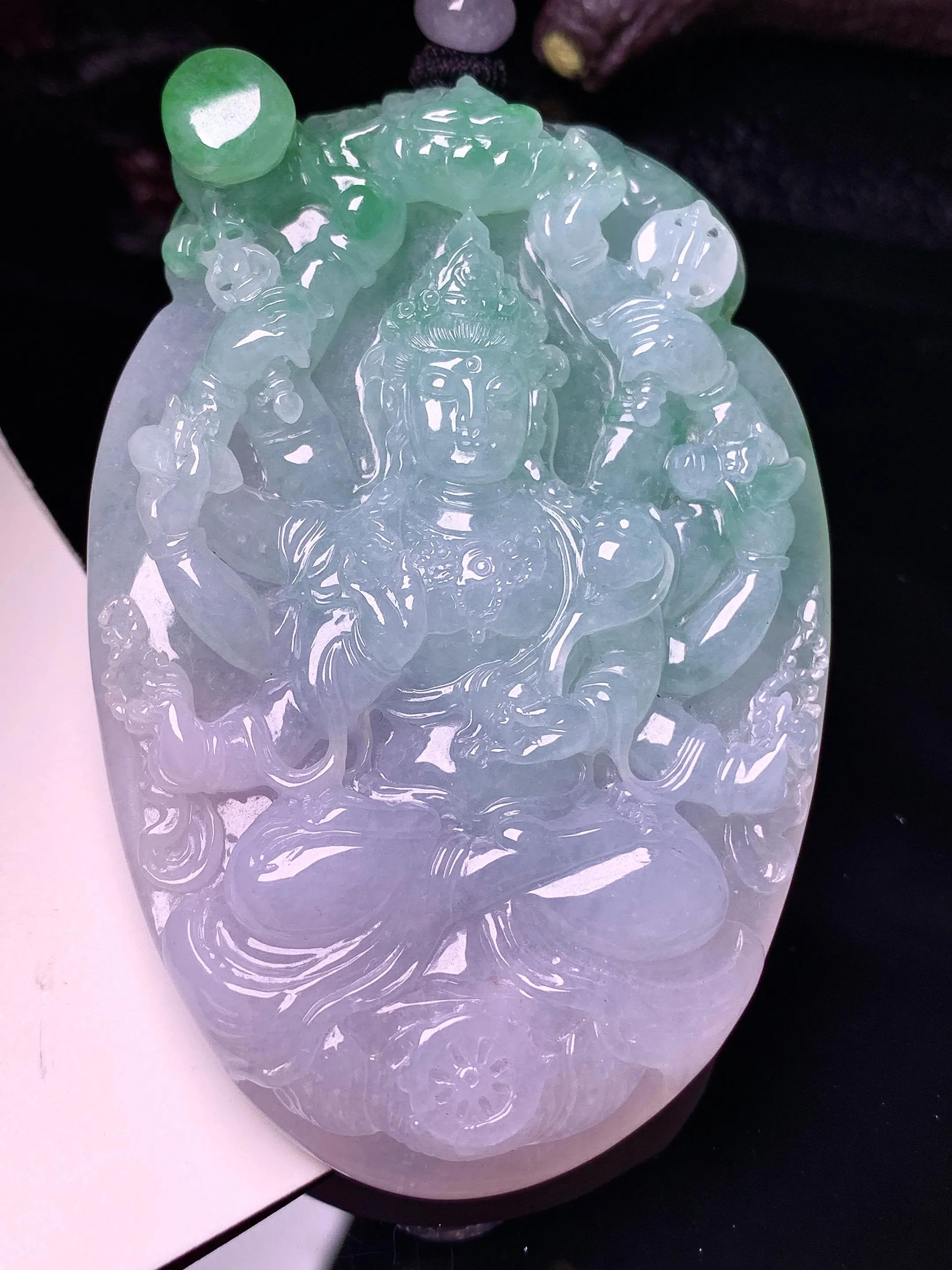 淡紫罗兰飘绿千手观音菩萨吊坠 玉质细腻 水润亮眼 色泽艳丽 整体尺寸70.6*47*11.6