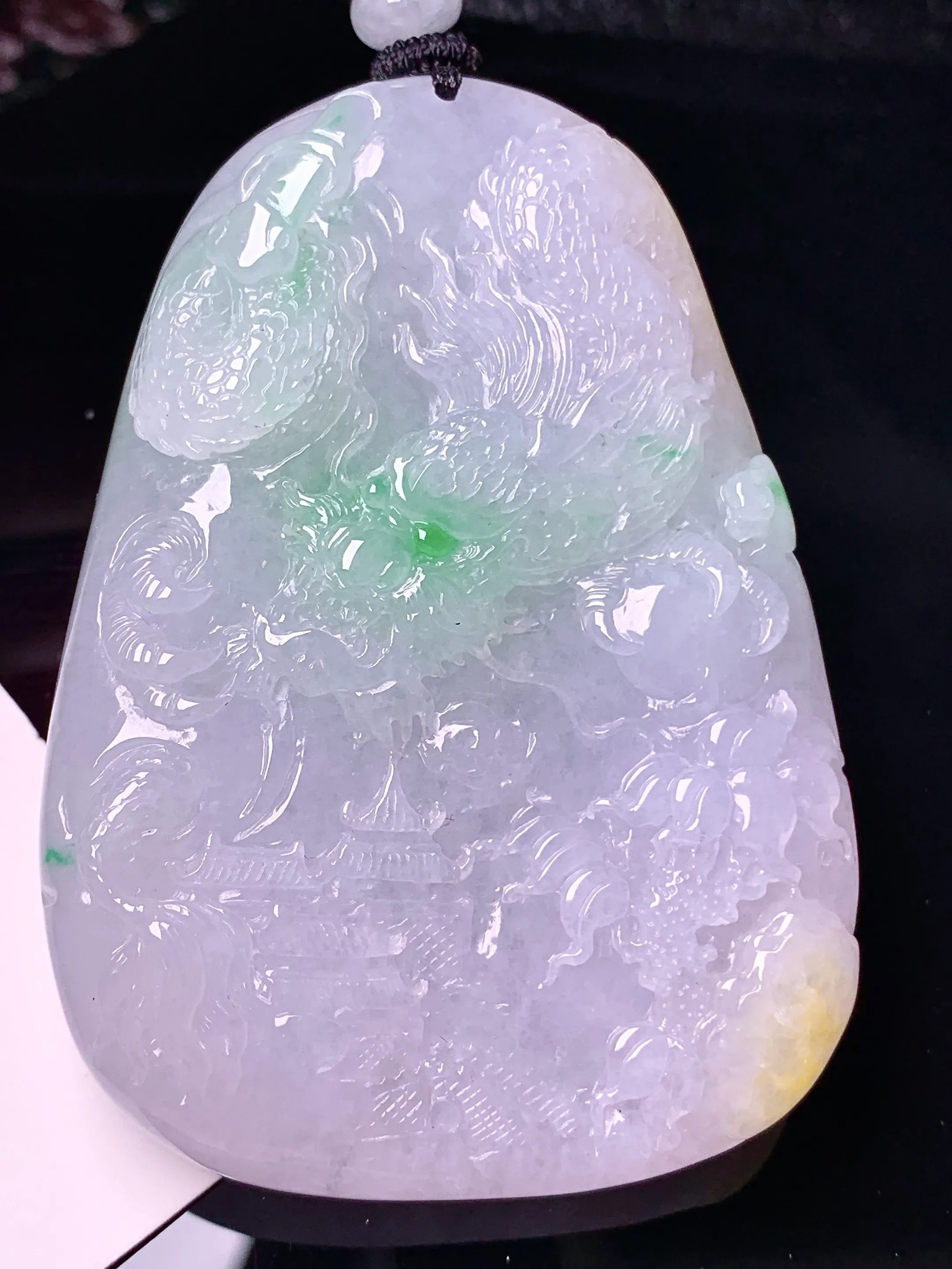 飘绿龙牌吊坠 玉质细腻 水润亮眼 色泽艳丽 整体尺寸65.6*45.7*11.2