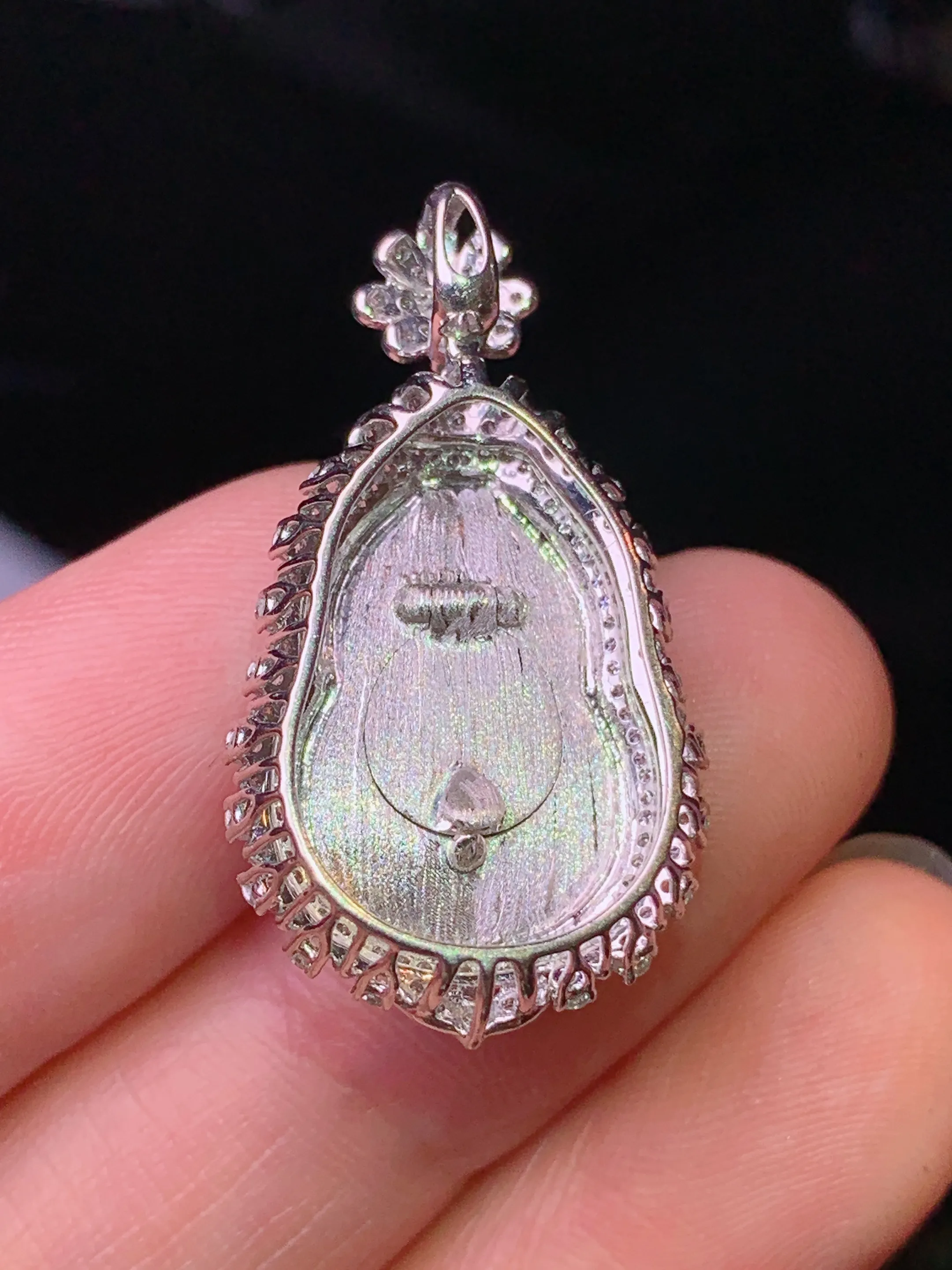 18k金钻镶嵌满绿葫芦吊坠 玉质细腻 水润亮眼 色泽艳丽 整体尺寸29.2*16*10.2