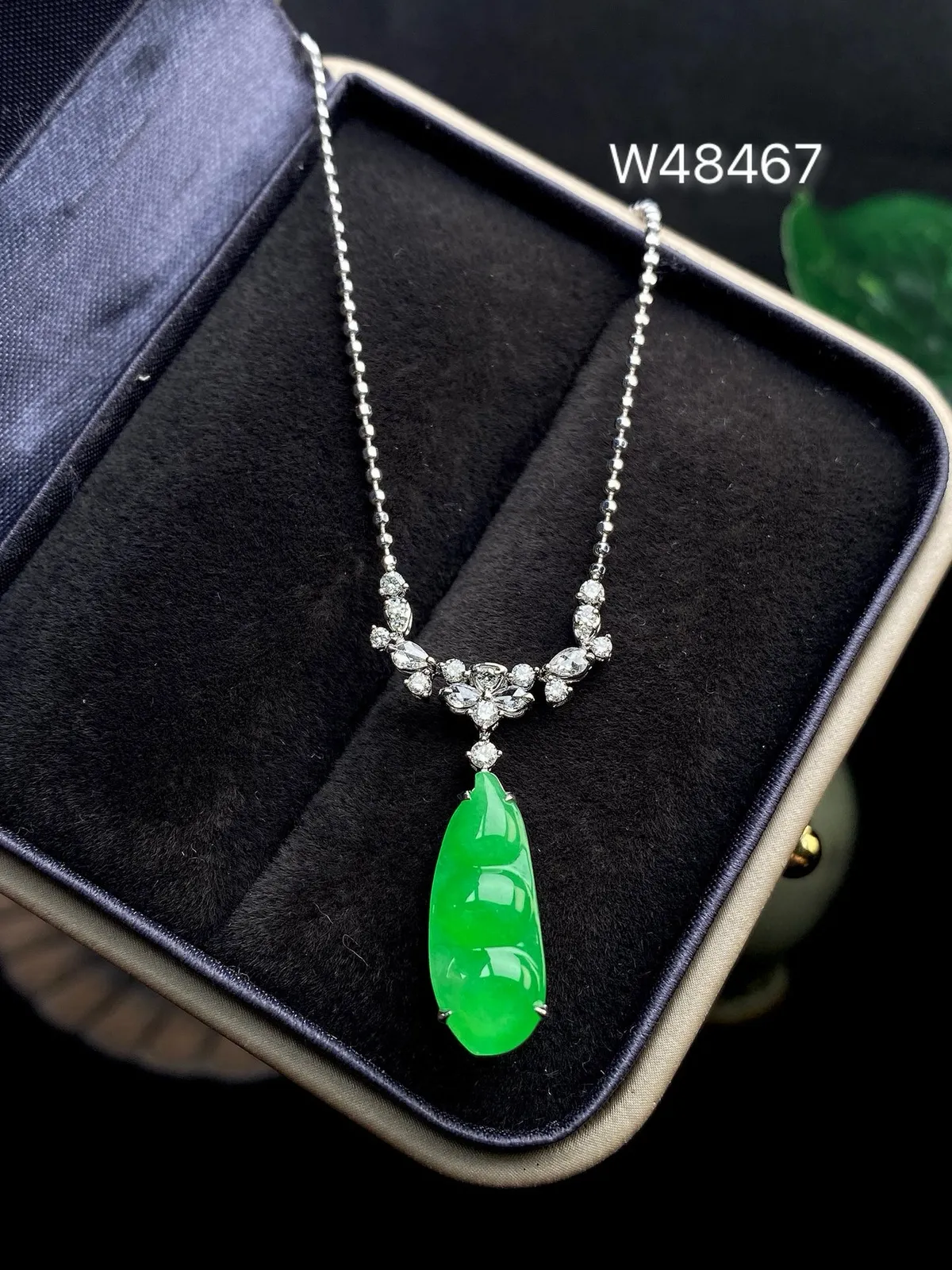 【冰种满绿福豆】质地冰润细腻，种老起光，收藏品质，18K金钻镶嵌，裸石尺寸17*7*3.2毫米