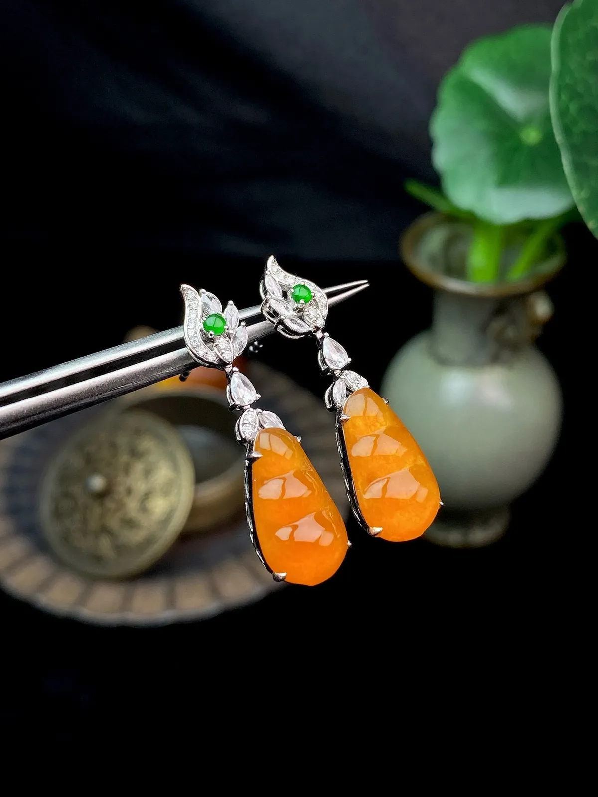 【冰种黄翡福豆耳坠】质地细润，起刚起荧光，18K金钻镶嵌，裸石尺寸14.1*8*2.5毫米