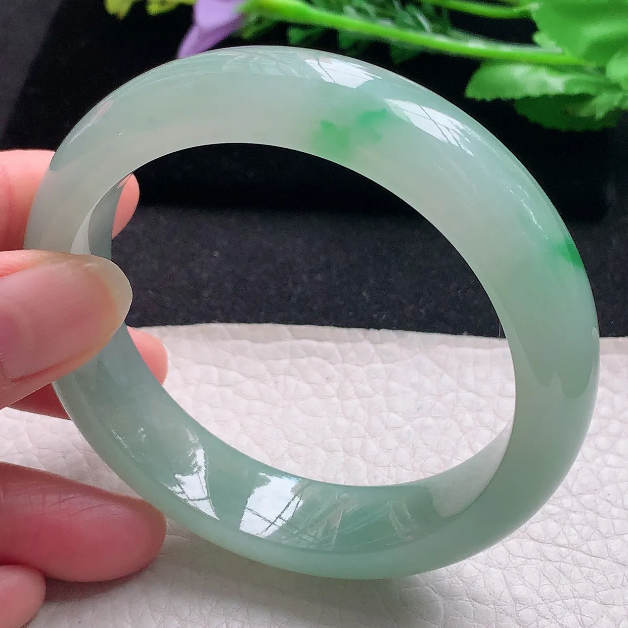 nr自然光58.5*14.8*9平安镯 翡翠a货玉手镯冰胶飘绿花宽边珠宝玉手环