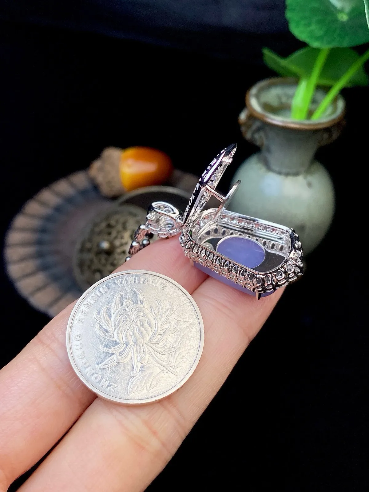 【冰种紫无事柱吊坠】质地细腻，光泽度不错，18k金钻镶嵌，裸石尺寸19.1*13.3*6.3毫米