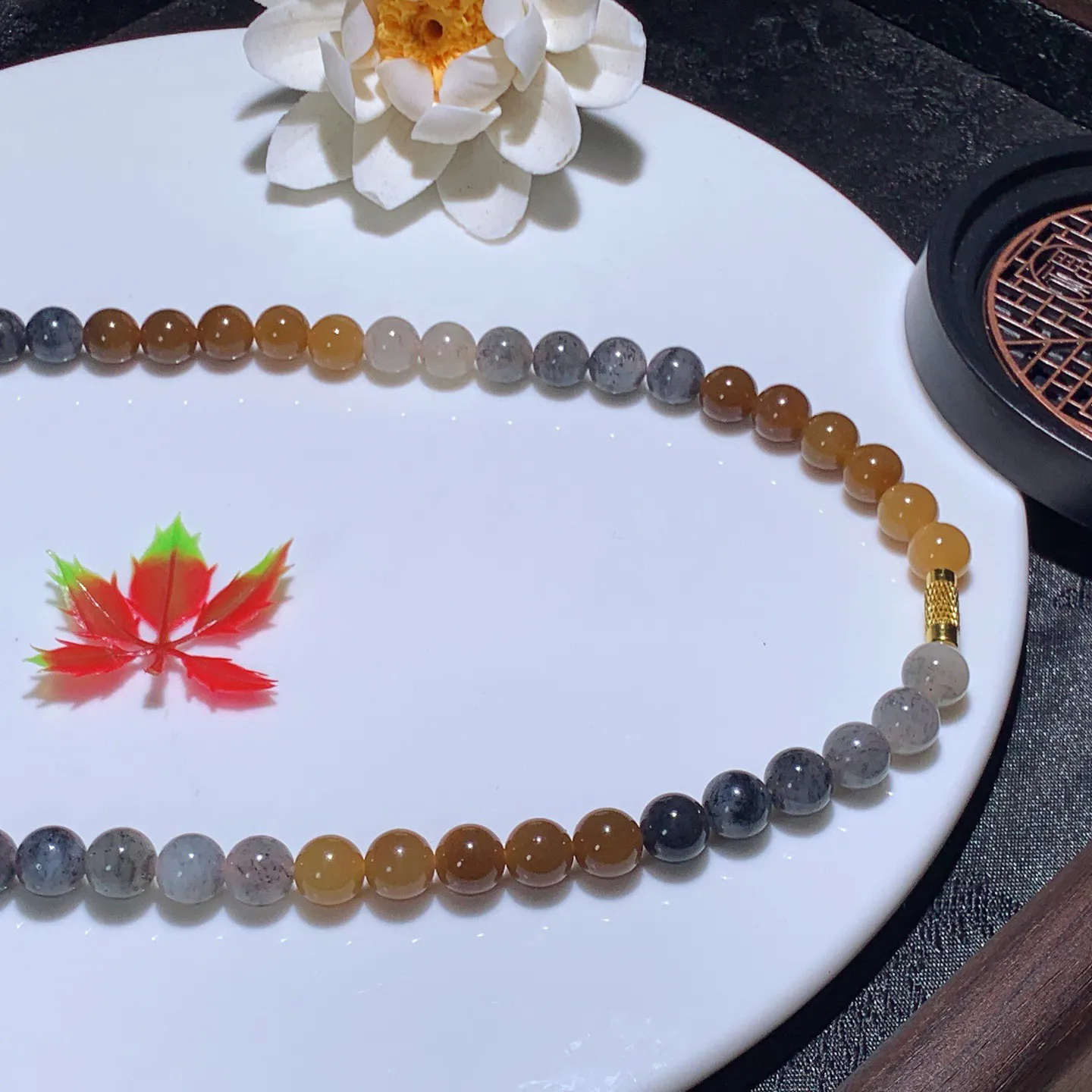 新疆和田玉楼兰三色项链。楼兰三色妈妈链。单颗尺寸8！玉质细腻油润。手推出油。佩戴高端典雅。lt251213