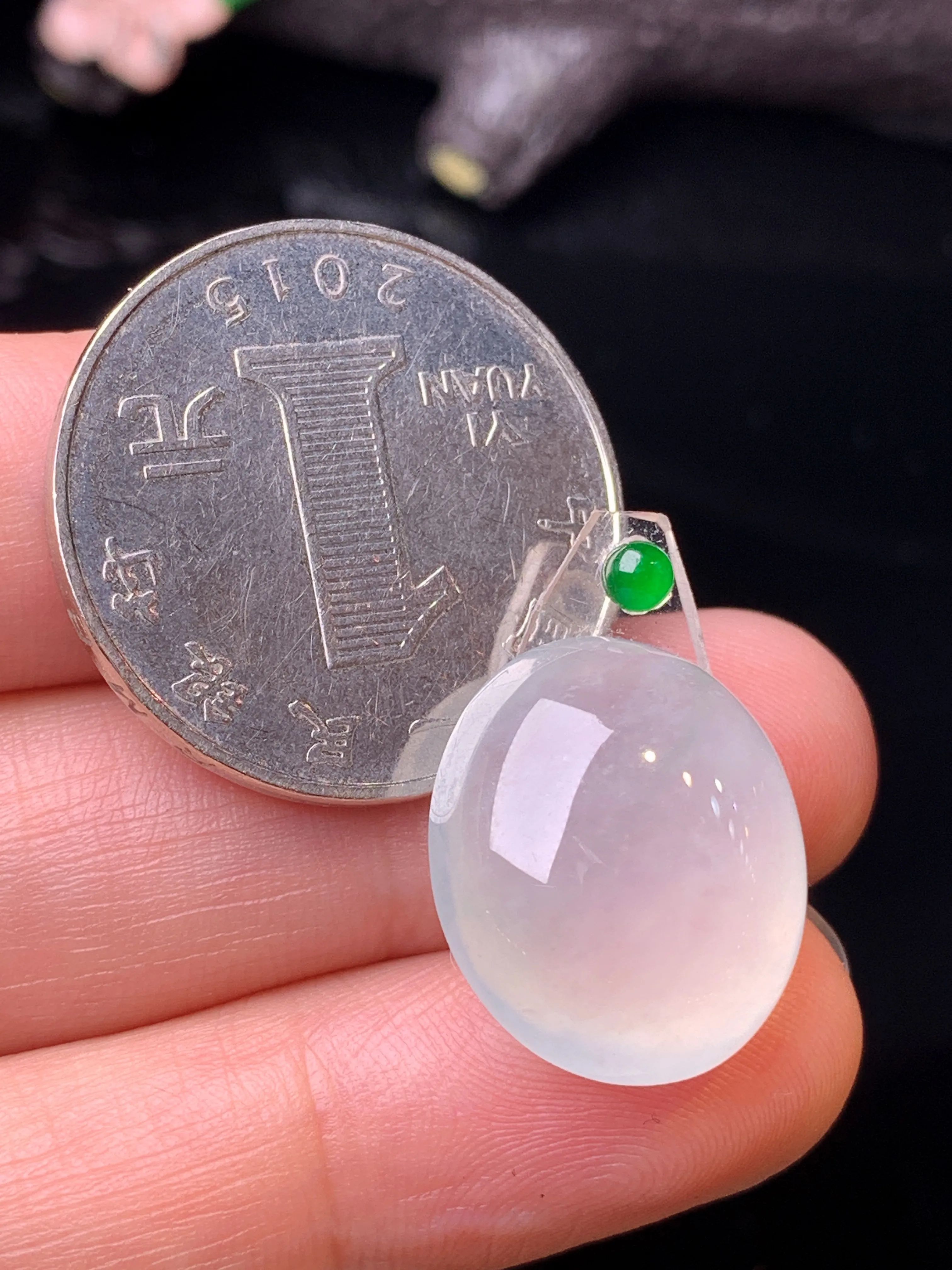 镶嵌 冰种蛋面吊坠 玉质细腻 水润亮眼 色泽艳丽 整体尺寸18*15.7*6.5