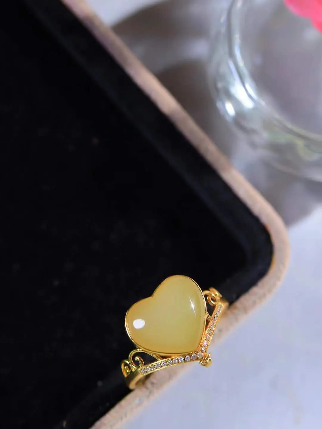 【金镶玉.心心相印.戒指】

精品️和田玉蜂蜜水金镶玉爱心戒指 玉质细腻温润 油性十足 此件寓意获