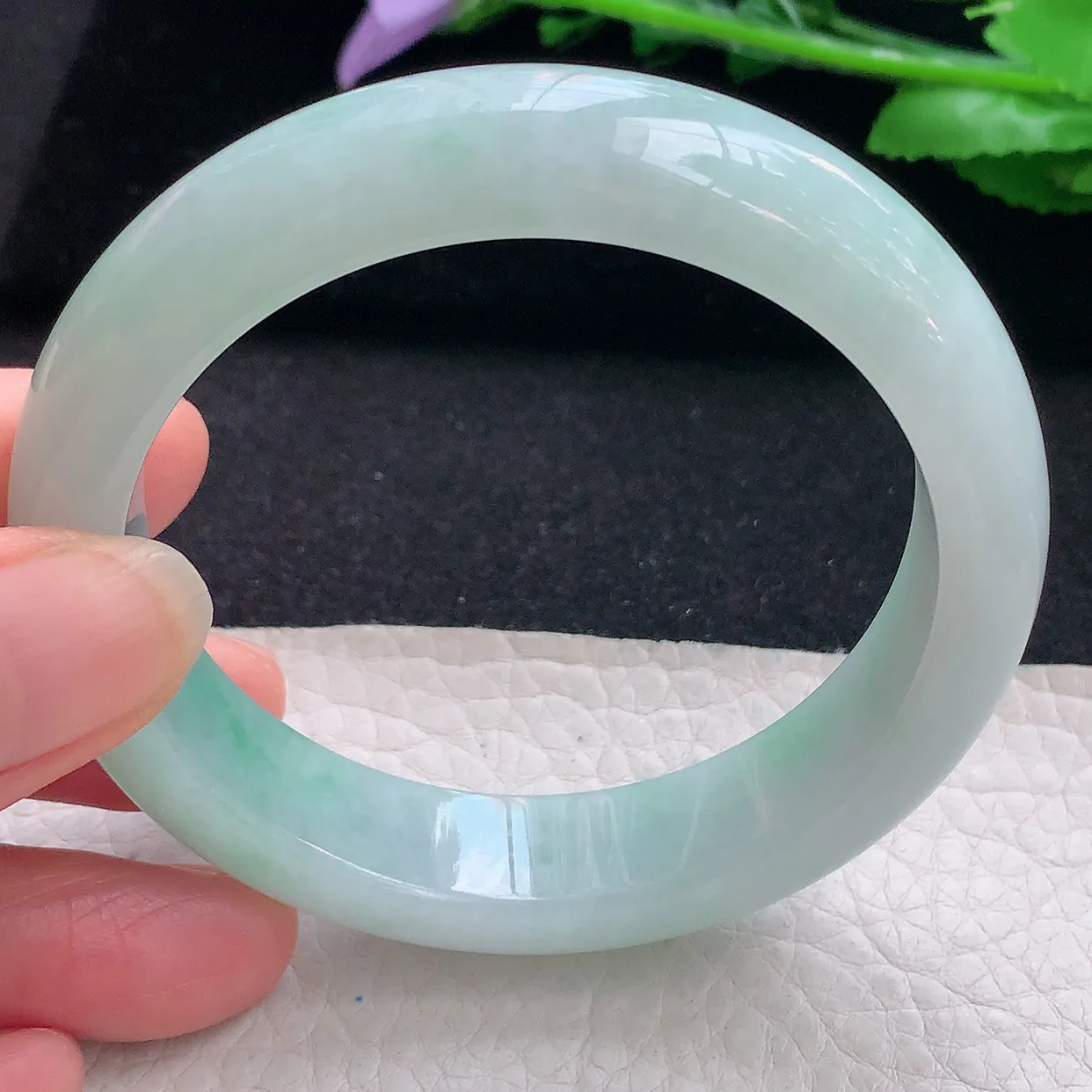 js自然光56*13.5*8.6平安镯 翡翠a货玉手镯飘绿宽边珠宝玉手环