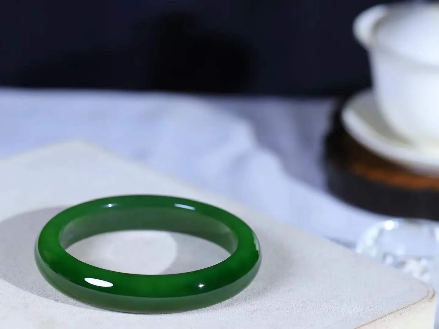 【碧波流转·手镯】

收藏级臻品️和田玉碧玉手镯，玉质细腻温润，手感舒适，️线条流畅，简约大