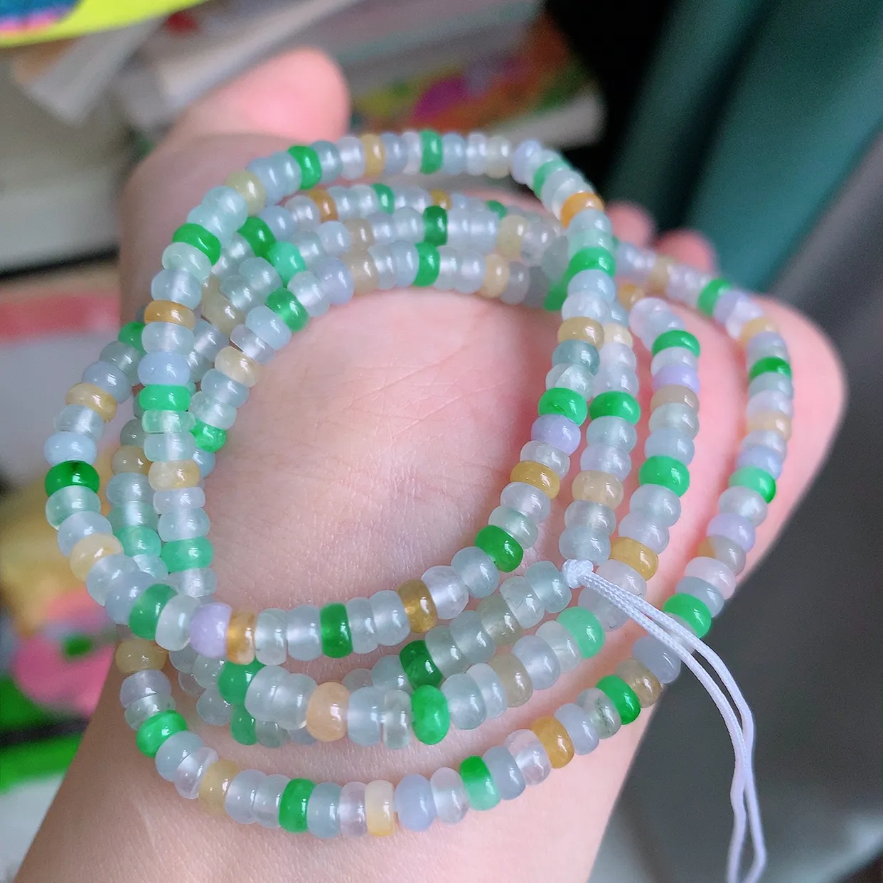 自然光实拍   冰种多彩翡翠项链，多宝翡翠珠链，款式新颖，佩戴效果时尚出众 尽显气质，玉质细腻，美感十足 #001.1取一尺寸4.5mm