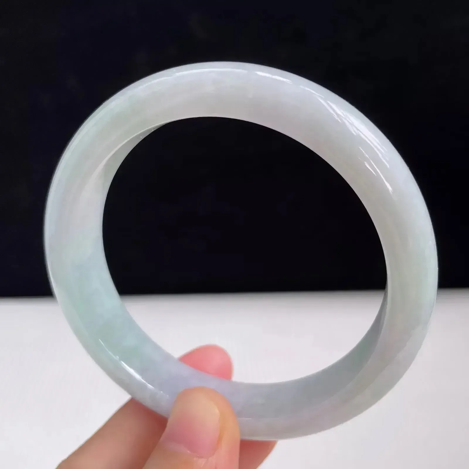 55.5mm自然光拍摄天然翡翠A货好种水正圈手镯 52.02g