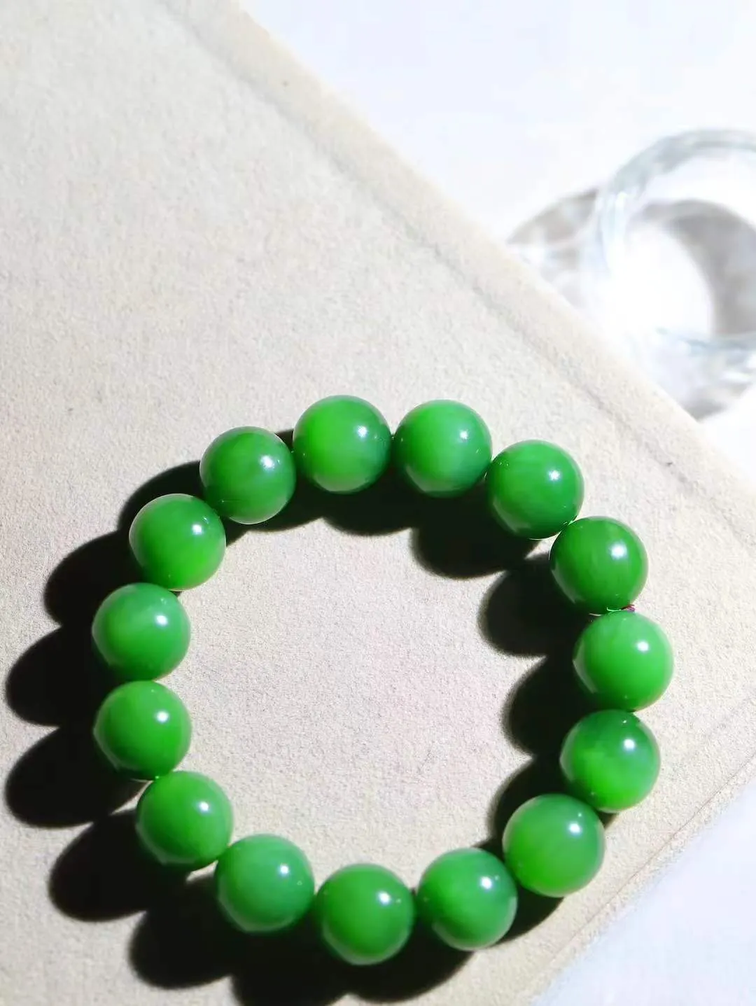 【珠圆玉润.手串】

收藏级️和田玉碧玉猫眼珠圆玉润手串 玉质温润细腻  整串打磨圆润，佩戴舒适。珠珠落玉盘，间关莺语花底滑，一生美好时光，无论身在何处，都有它相伴相守。事事顺遂，幸福美满，吉祥如意。重58.83克 尺寸取一13.6mm  FDA-221201233