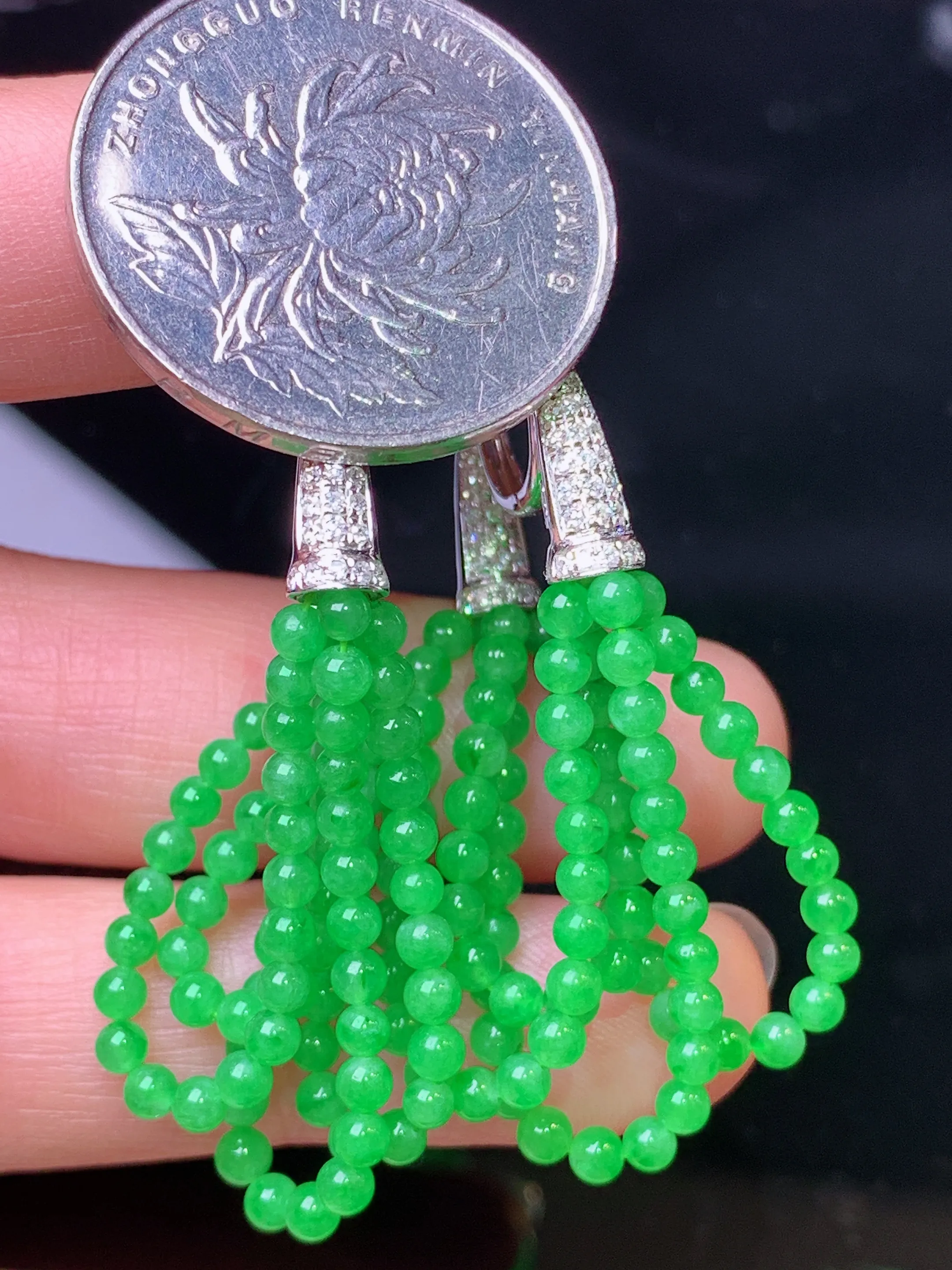 18k金钻镶嵌翠绿圆珠组合耳坠 玉质细腻 水润亮眼 色泽艳丽 整体尺寸43*2.5