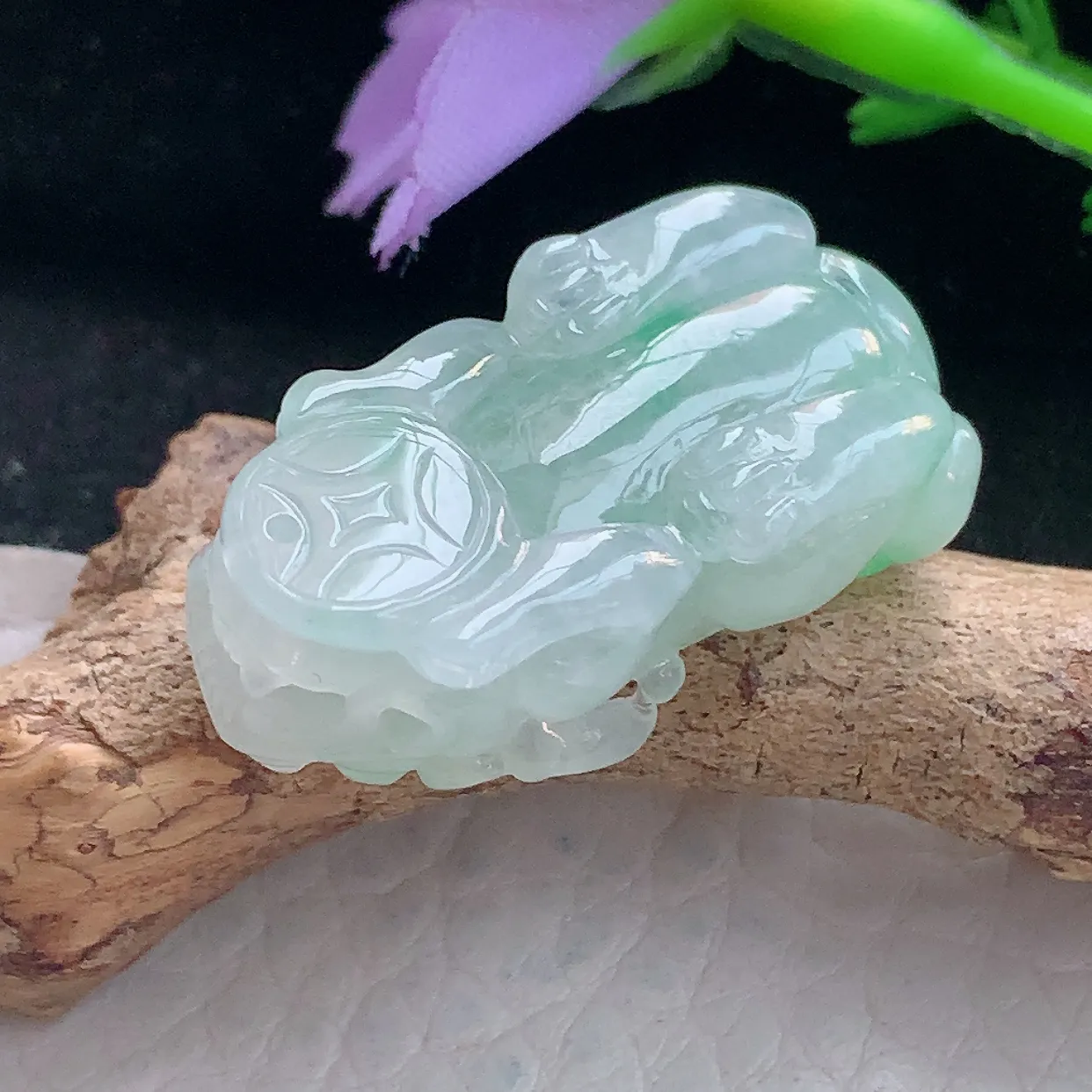 x54自然光30*15.6*12精美翡翠a货冰飘绿招财貔貅 玉皮休玉吊坠 玉挂件