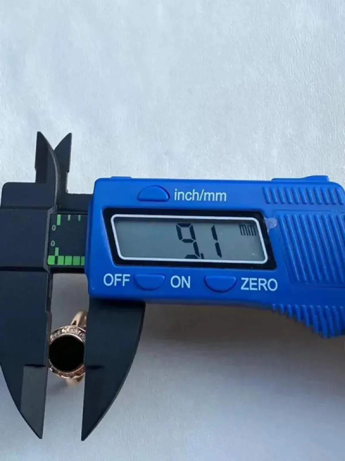 墨翠【平安扣戒指】18K金+南非钻镶嵌，细腻干净，黑度极黑，性价比高，雕工精湛，打灯透绿 裸石尺寸9.1*4.8