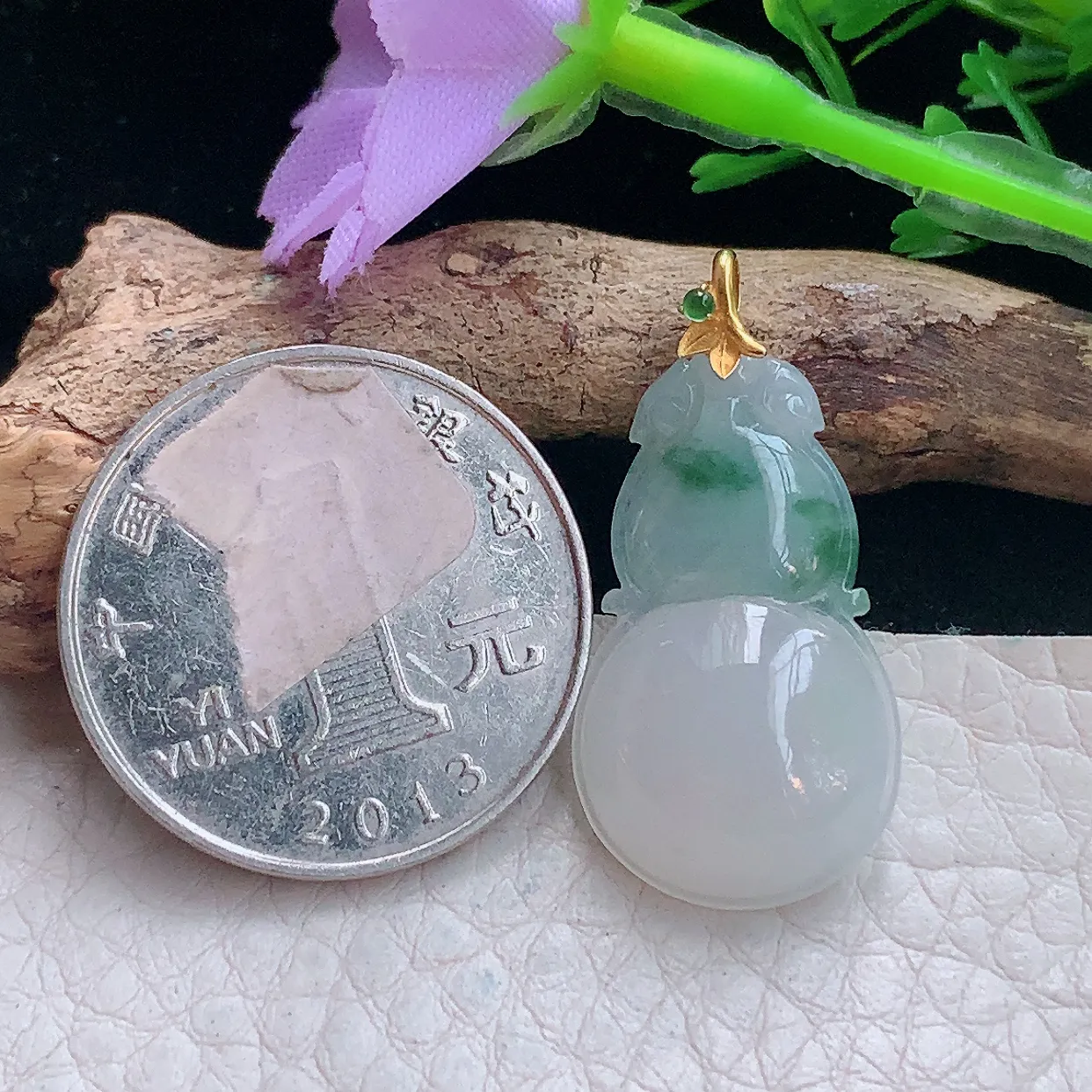 x54自然光30.8*15.3*5.6精美翡翠a货冰飘花葫芦 玉葫芦玉吊坠 玉挂件