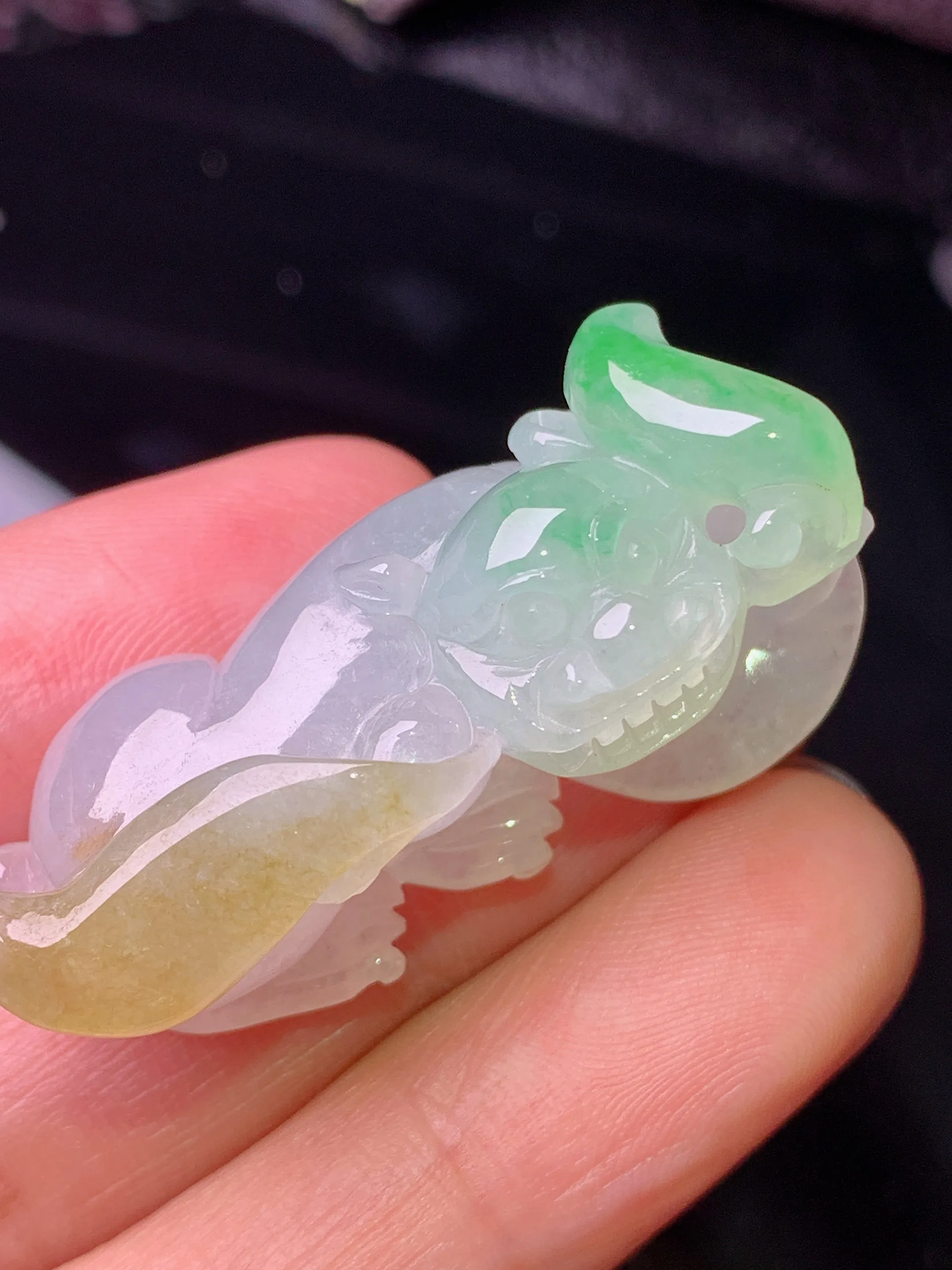 飘黄绿貔貅吊坠 玉质细腻 水润亮眼 色泽艳丽 整体尺寸41*16.3*16.8