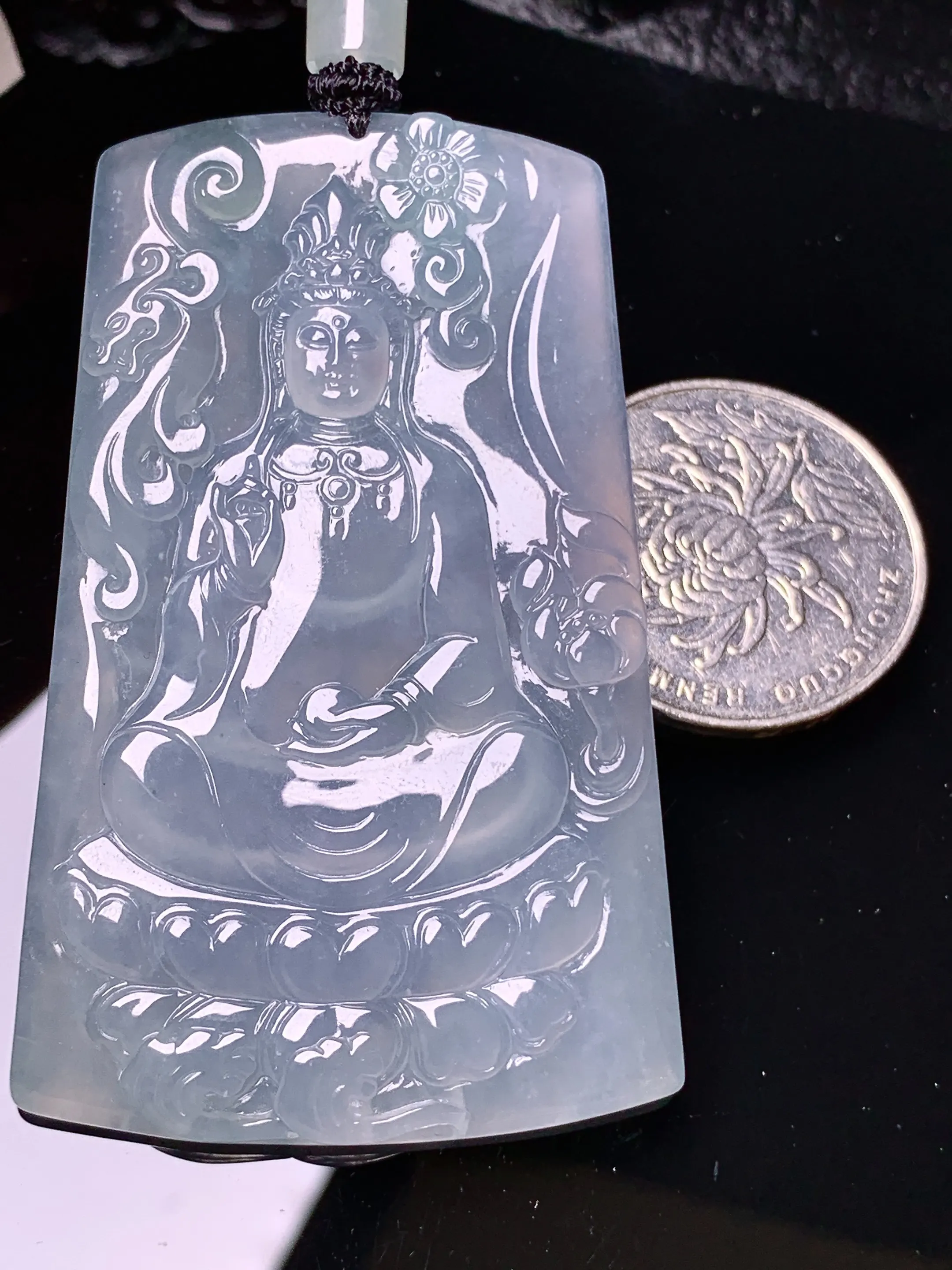 冰种观音菩萨吊坠 玉质细腻 水润亮眼 色泽艳丽 整体尺寸61*38.6*4.3